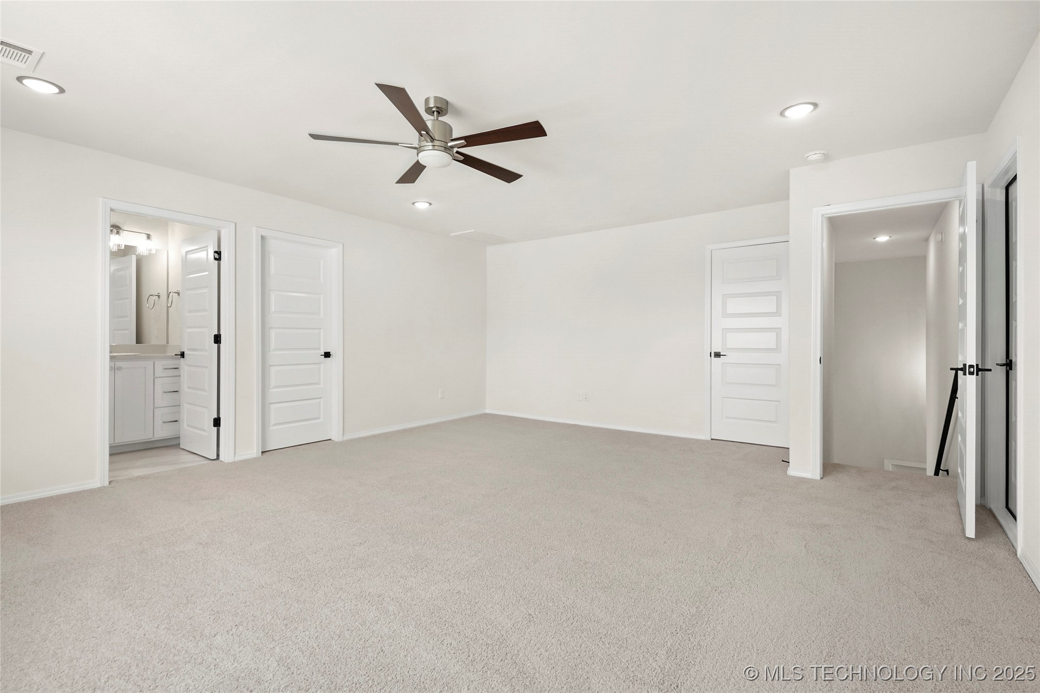 Bixby, Oklahoma, 74008, United States, 4 Bedrooms Bedrooms, ,4 BathroomsBathrooms,Residential,For Sale,1827435