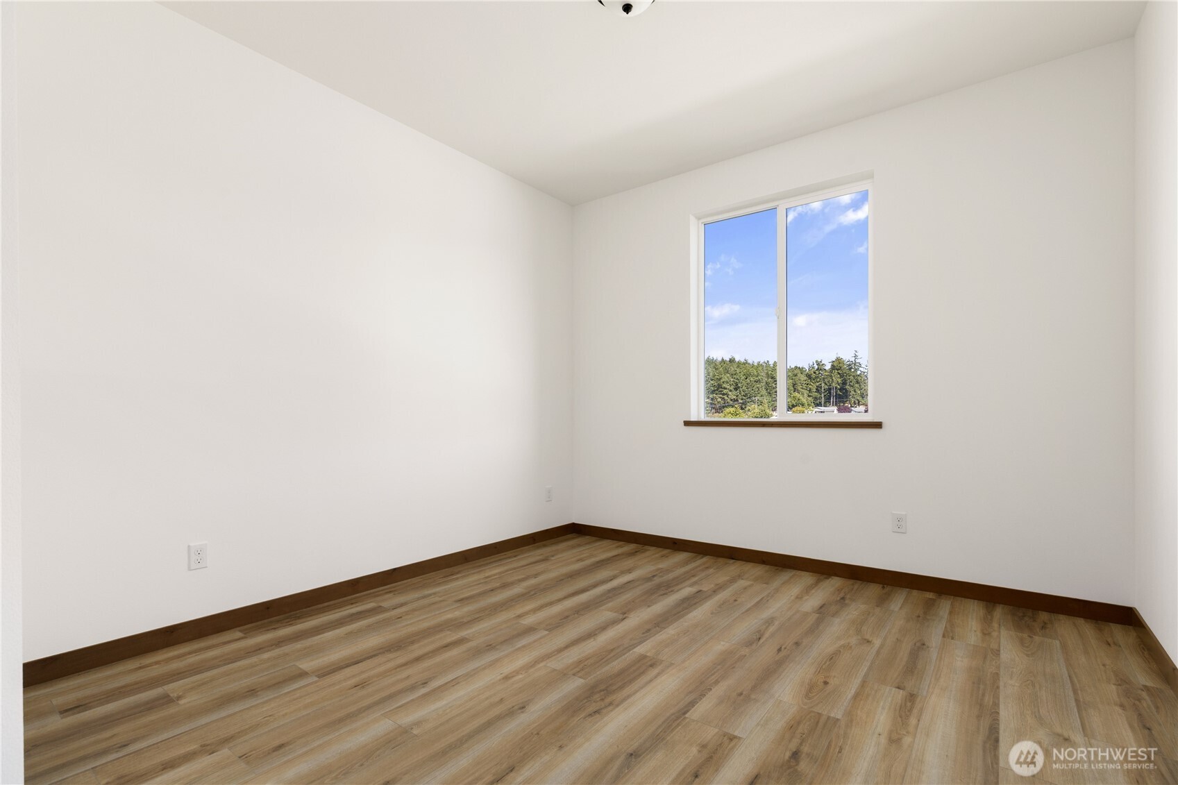 Oak Harbor, Washington, 98277, United States, 4 Bedrooms Bedrooms, ,1 BathroomBathrooms,Residential,For Sale,1939652