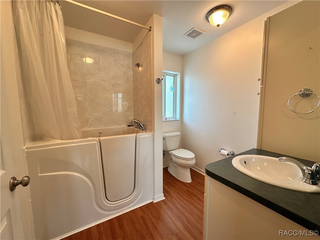 Crystal River, Florida, 34429, United States, 4 Bedrooms Bedrooms, ,3 BathroomsBathrooms,Residential,For Sale,1996734