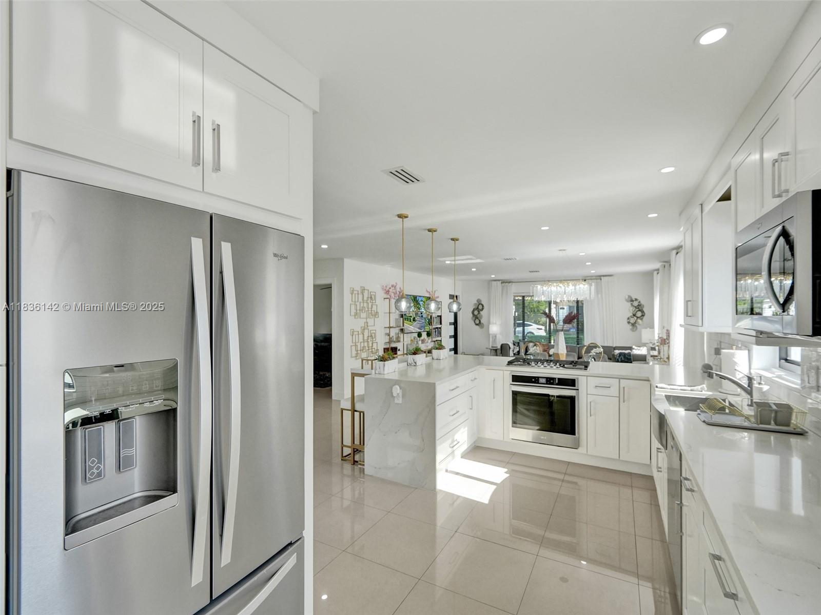 Hollywood, Florida, 33019, United States, 3 Bedrooms Bedrooms, ,2 BathroomsBathrooms,Residential,For Sale,1898660