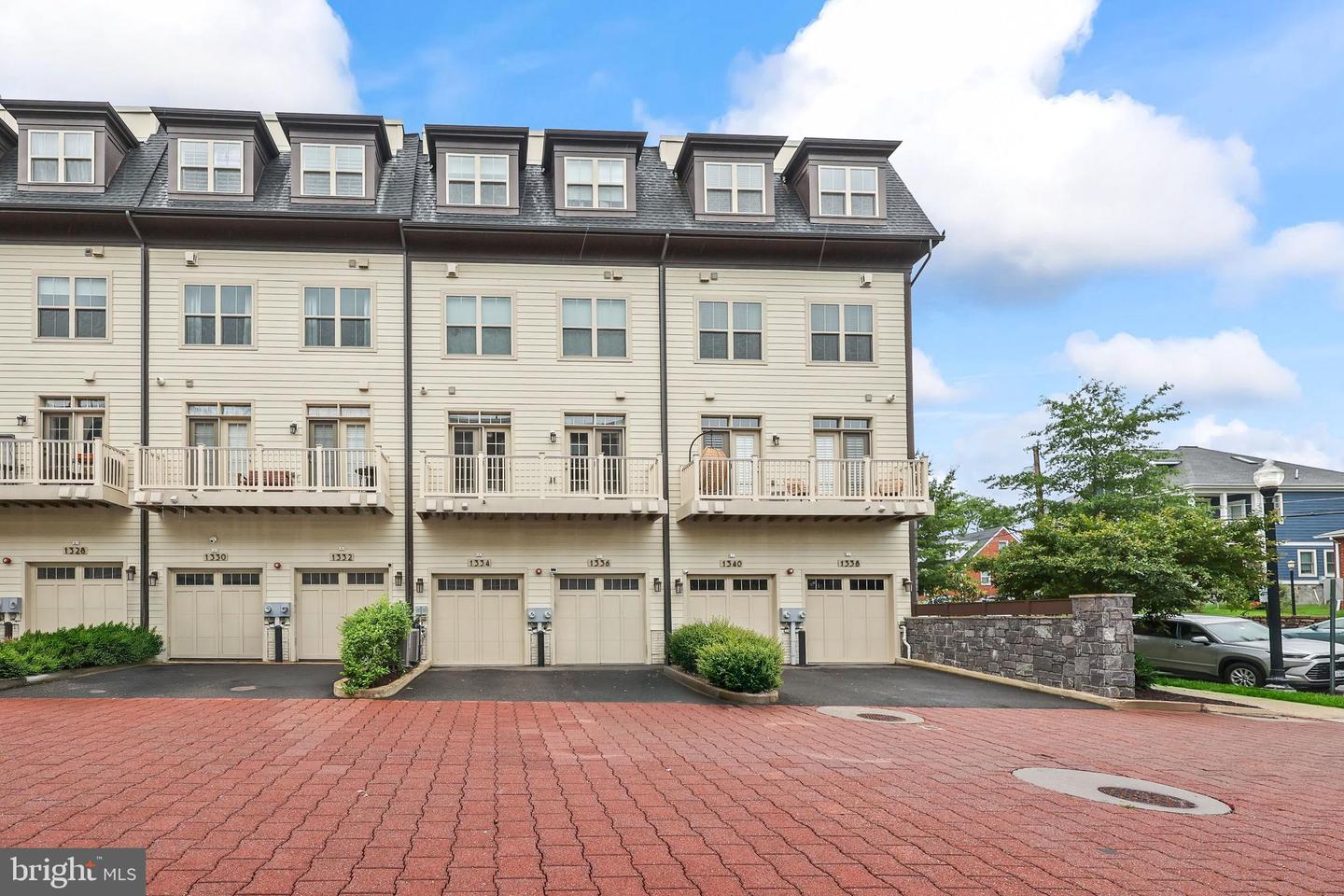 Arlington, Virginia, 22204, United States, 3 Bedrooms Bedrooms, ,4 BathroomsBathrooms,Residential,For Sale,1827823