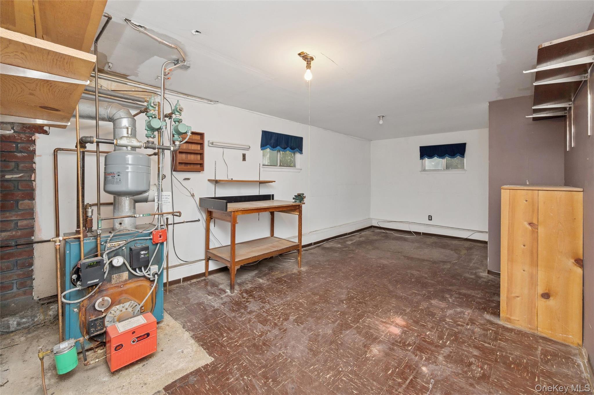 Hicksville, New York, 11801, United States, 4 Bedrooms Bedrooms, ,2 BathroomsBathrooms,Residential,For Sale,1990938