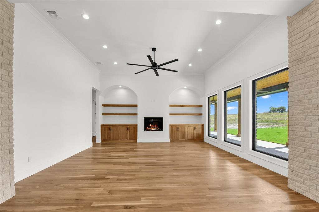Weatherford, Texas, 76087, United States, 5 Bedrooms Bedrooms, ,6 BathroomsBathrooms,Residential,For Sale,1981061