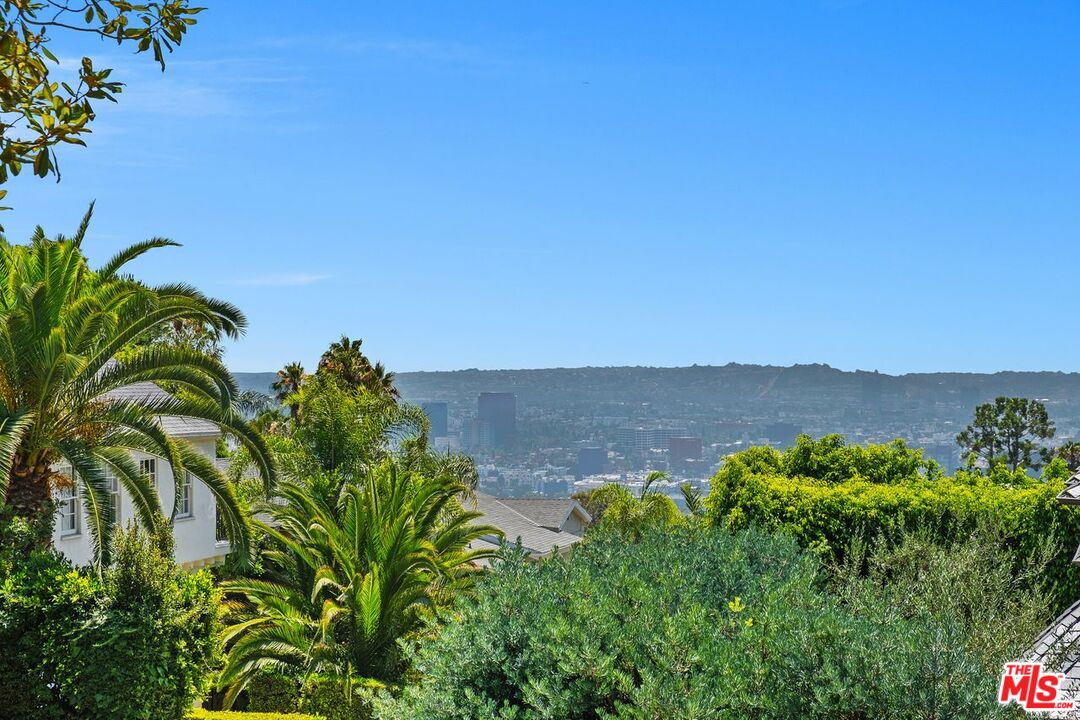 Los Angeles, California, 90069, United States, 4 Bedrooms Bedrooms, ,2 BathroomsBathrooms,Residential,For Sale,1700120
