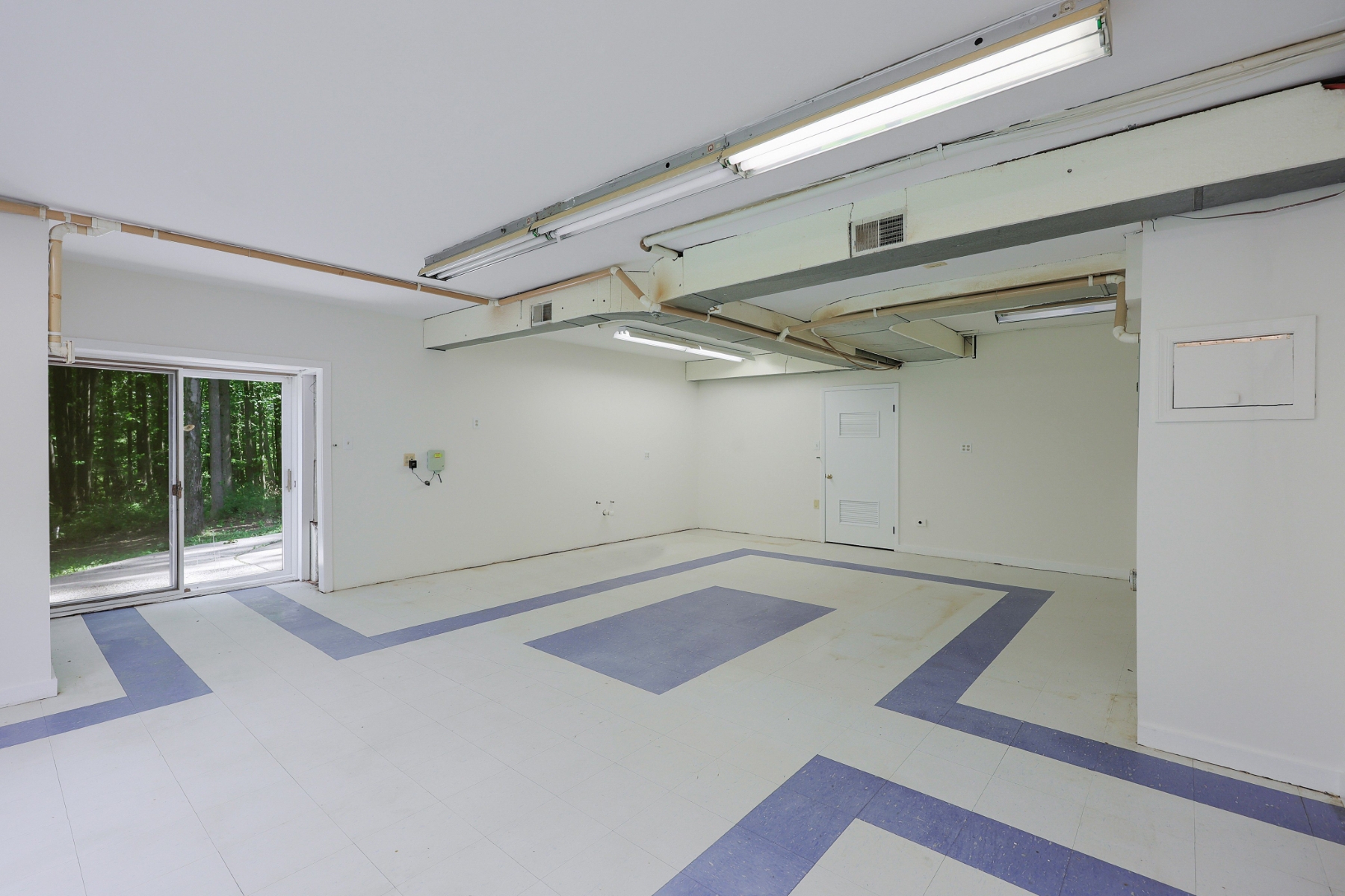  Spacious Living, Thoughtful Updates and Desirable Location - 物件實景