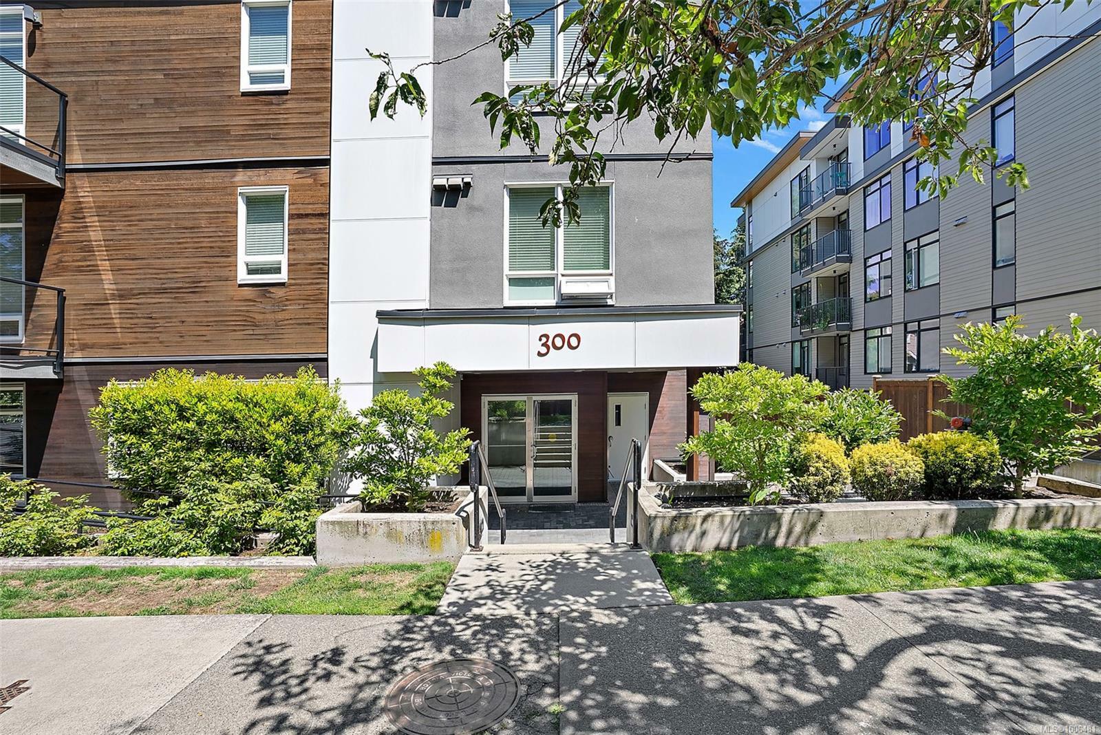 VICTORIA, British Columbia, V8V 1R5, CA, 2 Bedrooms Bedrooms, ,Residential,For Sale,1885284