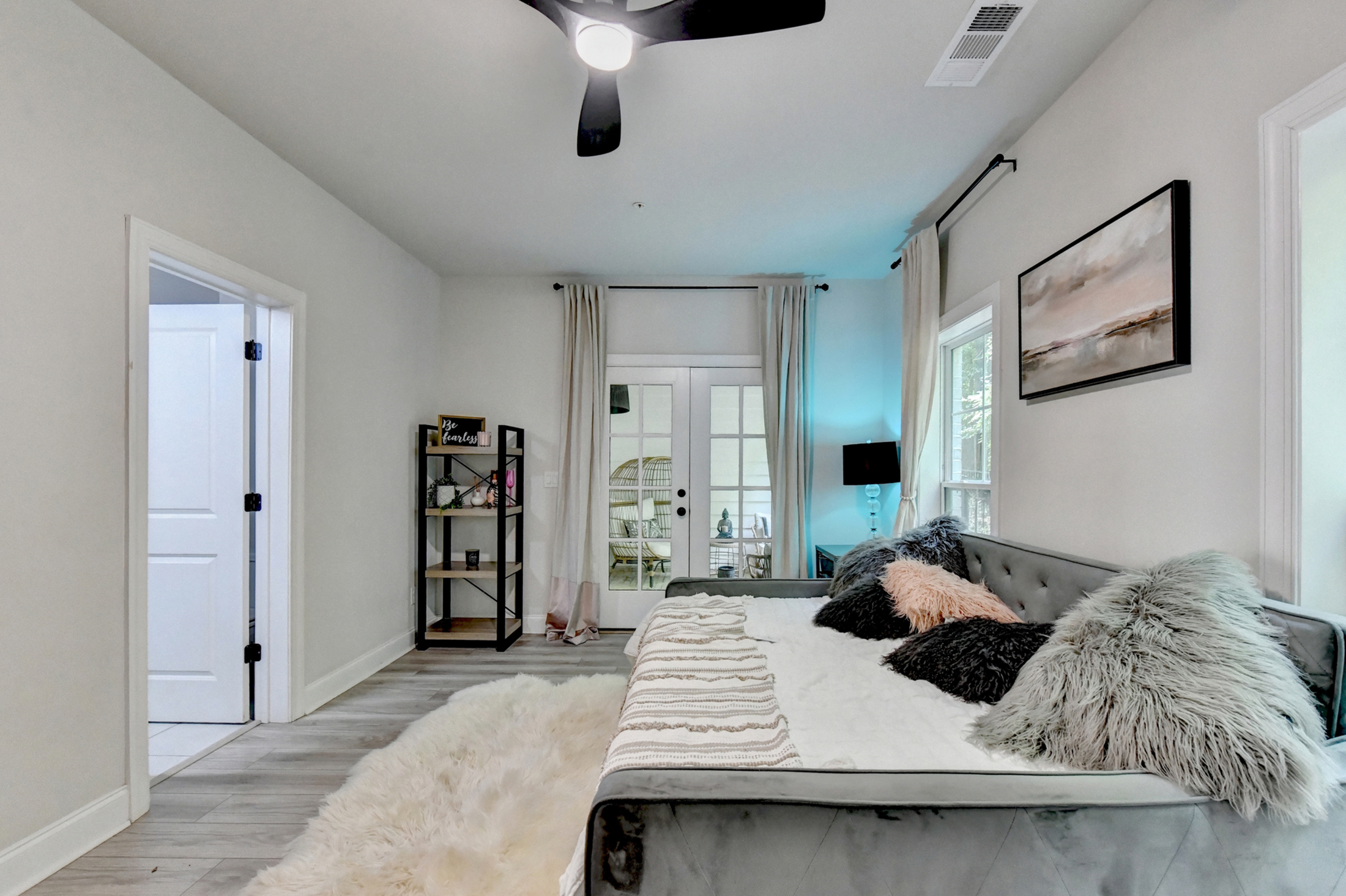  Welcome Home to this Magnificent Three-Story Townhome - 物件實景