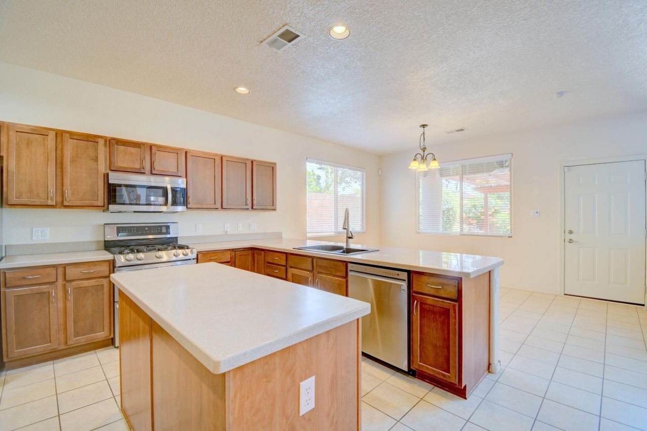 Rio Rancho, New Mexico, 87124, United States, 5 Bedrooms Bedrooms, ,3 BathroomsBathrooms,Residential,For Sale,1898268