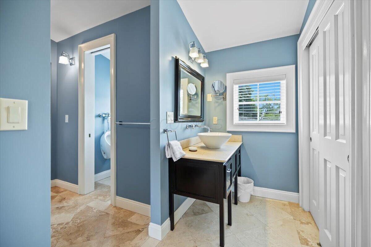 Columbus, Ohio, 43206, United States, 3 Bedrooms Bedrooms, ,4 BathroomsBathrooms,Residential,For Sale,1979603