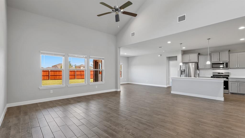 Mansfield, Texas, 76063, United States, 5 Bedrooms Bedrooms, ,3 BathroomsBathrooms,Residential,For Sale,1937196