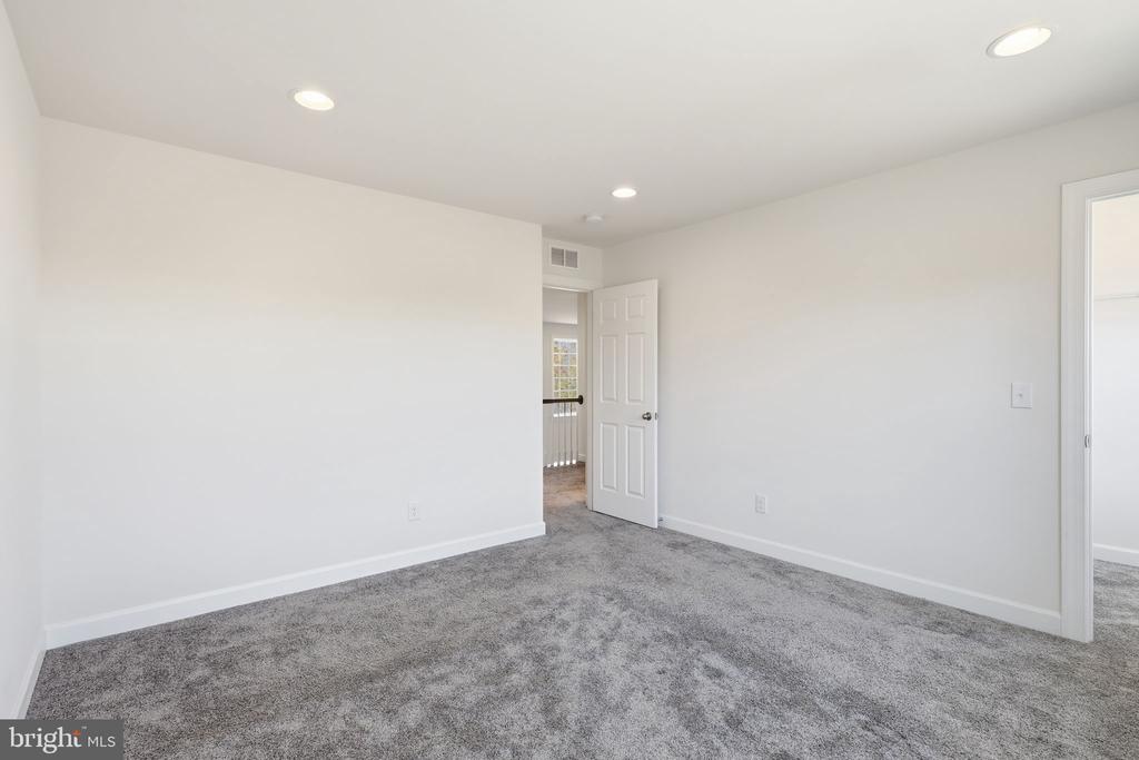 Fredericksburg, Virginia, 22405, United States, 5 Bedrooms Bedrooms, ,3 BathroomsBathrooms,Residential,For Sale,1987075