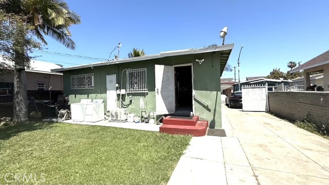 Huntington Park, California, 90255, United States, 4 Bedrooms Bedrooms, ,Residential,For Sale,1836286