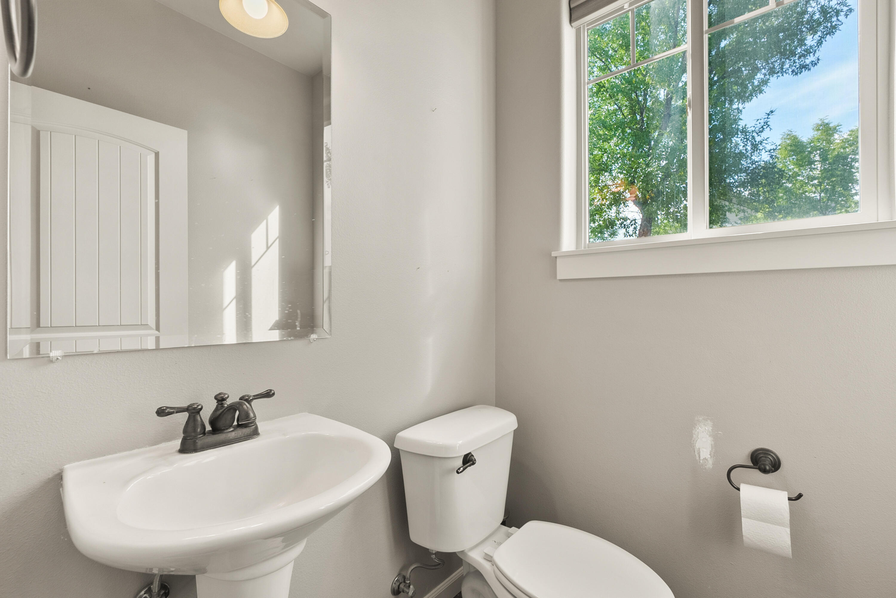 Redmond, Oregon, 97756, United States, 3 Bedrooms Bedrooms, ,3 BathroomsBathrooms,Residential,For Sale,1998180