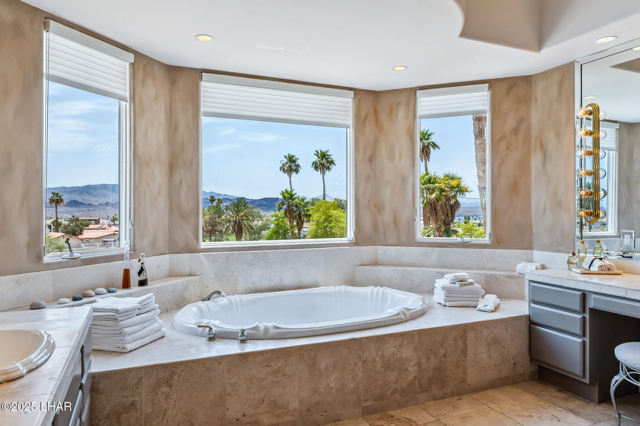 Lake Havasu City, Arizona, 86406, United States, 4 Bedrooms Bedrooms, ,2 BathroomsBathrooms,Residential,For Sale,1901337