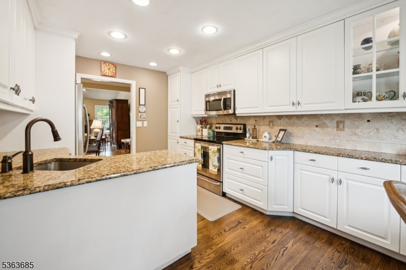 Bernards Twp., New Jersey, 07920, United States, 3 Bedrooms Bedrooms, ,4 BathroomsBathrooms,Residential,For Sale,1875142
