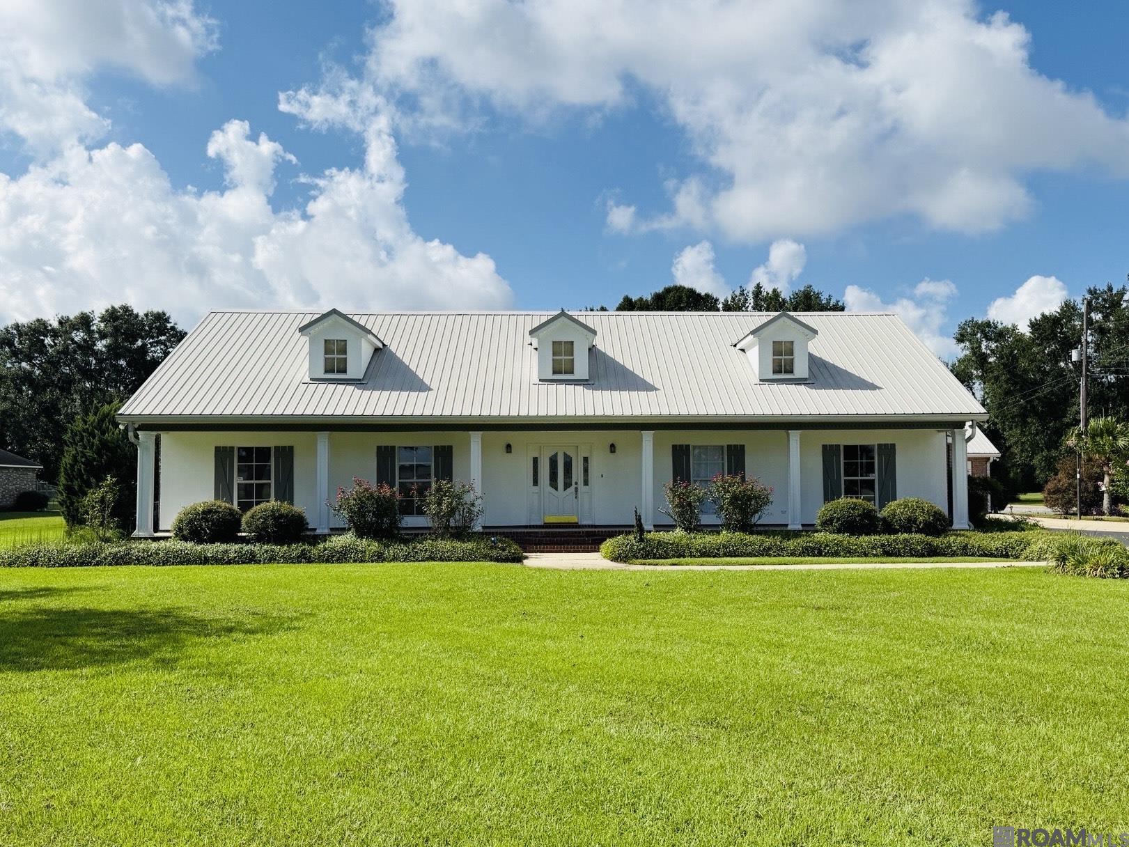 Gonzales, Louisiana, 70737, United States, 4 Bedrooms Bedrooms, ,3 BathroomsBathrooms,Residential,For Sale,1975602