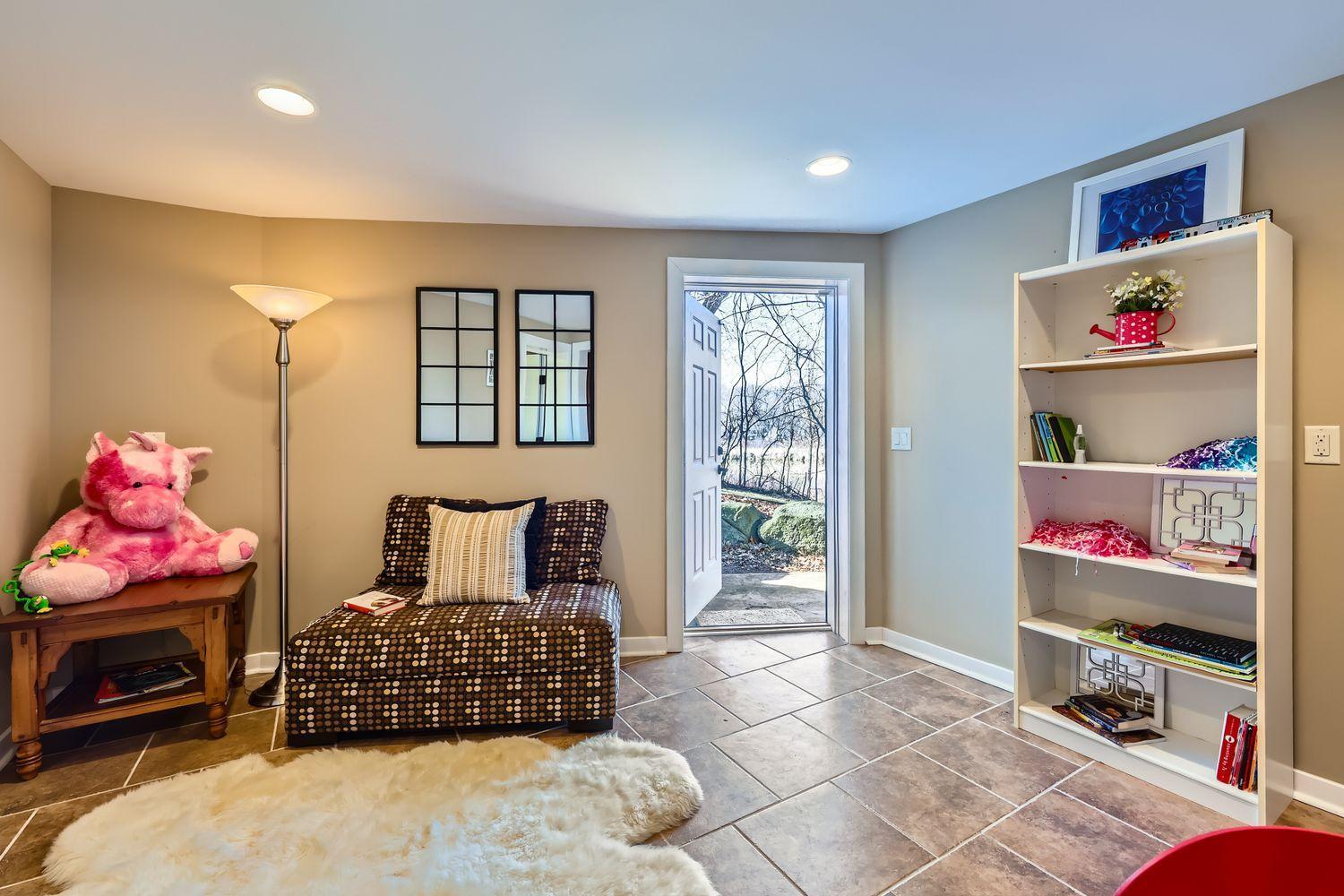 Deephaven, Minnesota, 55331, United States, 5 Bedrooms Bedrooms, ,5 BathroomsBathrooms,Residential,For Sale,1998829