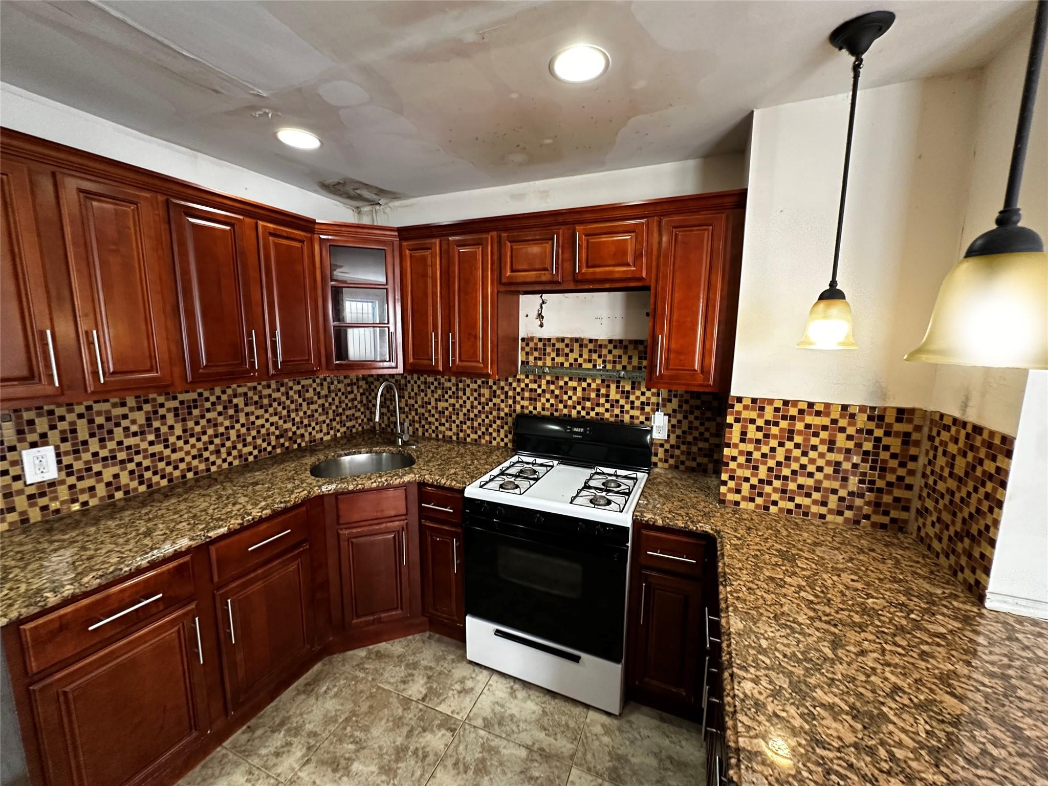 Jamaica, New York, 11433, United States, 3 Bedrooms Bedrooms, ,2 BathroomsBathrooms,Residential,For Sale,1883672