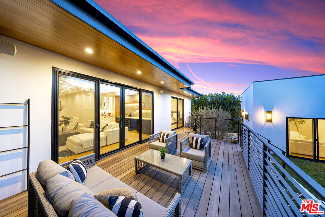 Los Angeles, California, 90048, United States, 4 Bedrooms Bedrooms, ,2 BathroomsBathrooms,Residential,For Sale,1862475