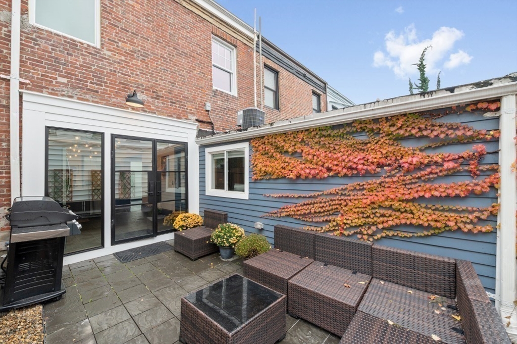 Boston, Massachusetts, 02127, United States, 2 Bedrooms Bedrooms, ,2 BathroomsBathrooms,Residential,For Sale,1988165