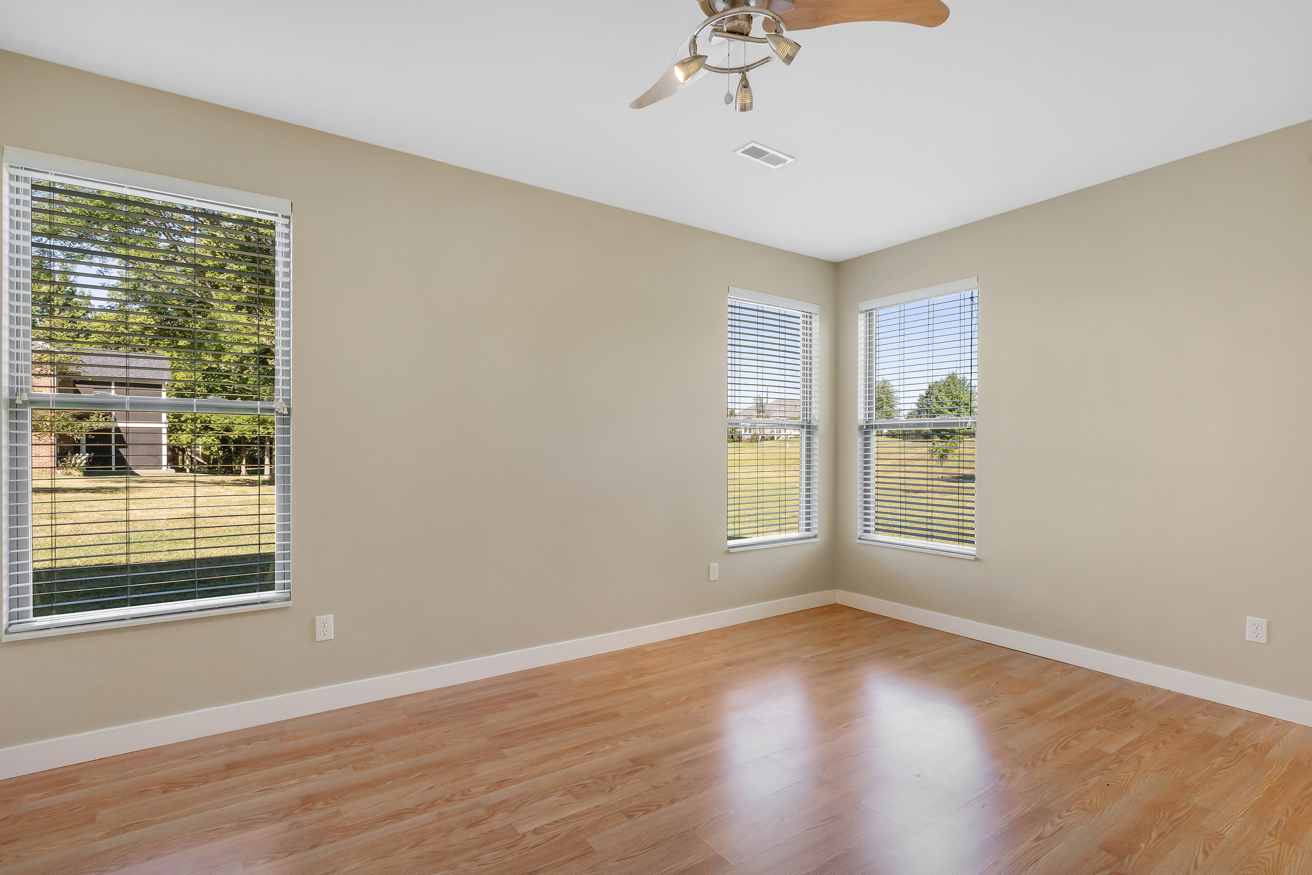 Waterloo, Illinois, 62298, United States, 5 Bedrooms Bedrooms, ,4 BathroomsBathrooms,Residential,For Sale,1978838