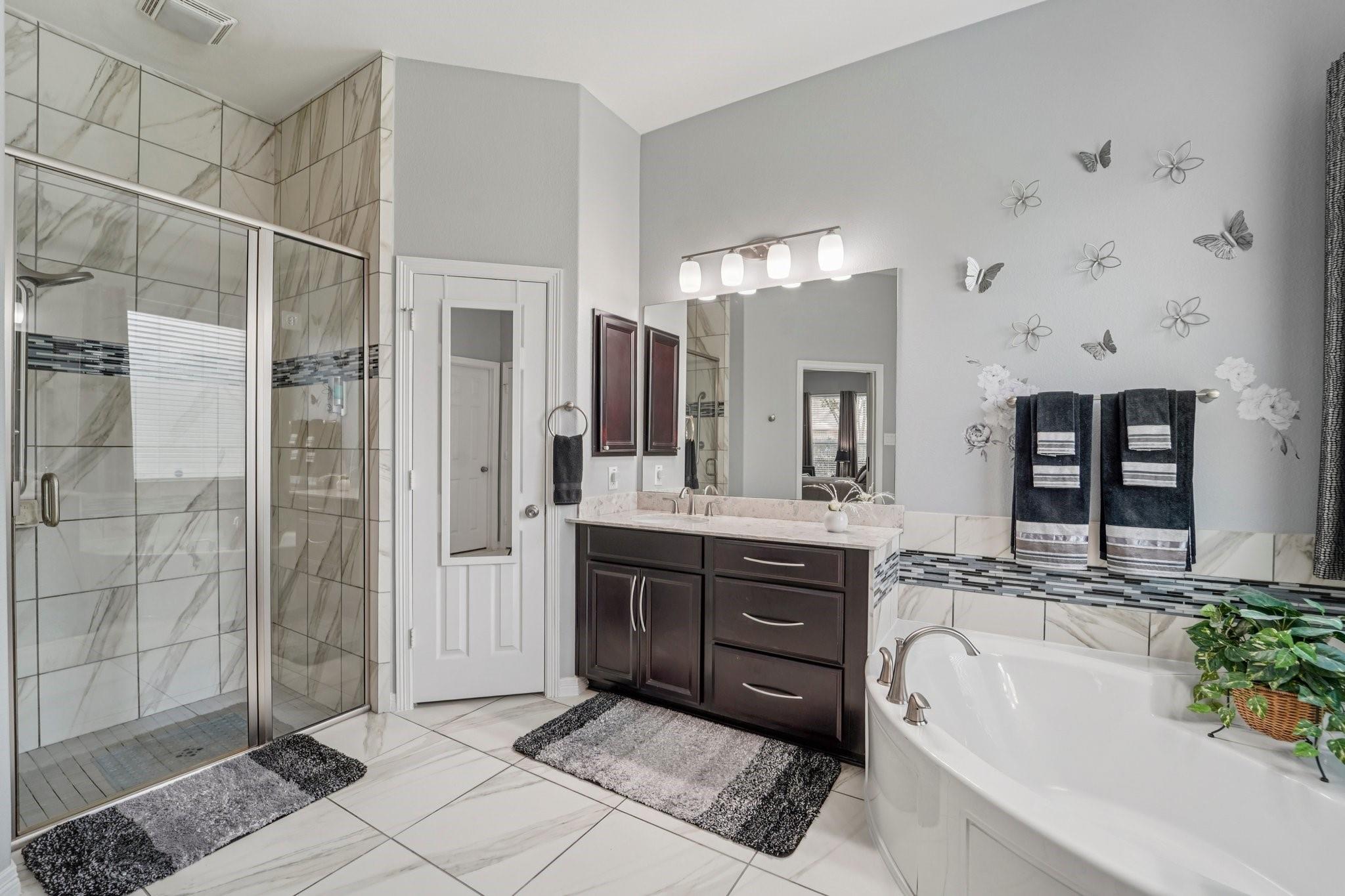 Katy, Texas, 77494, United States, 4 Bedrooms Bedrooms, ,4 BathroomsBathrooms,Residential,For Sale,1976544