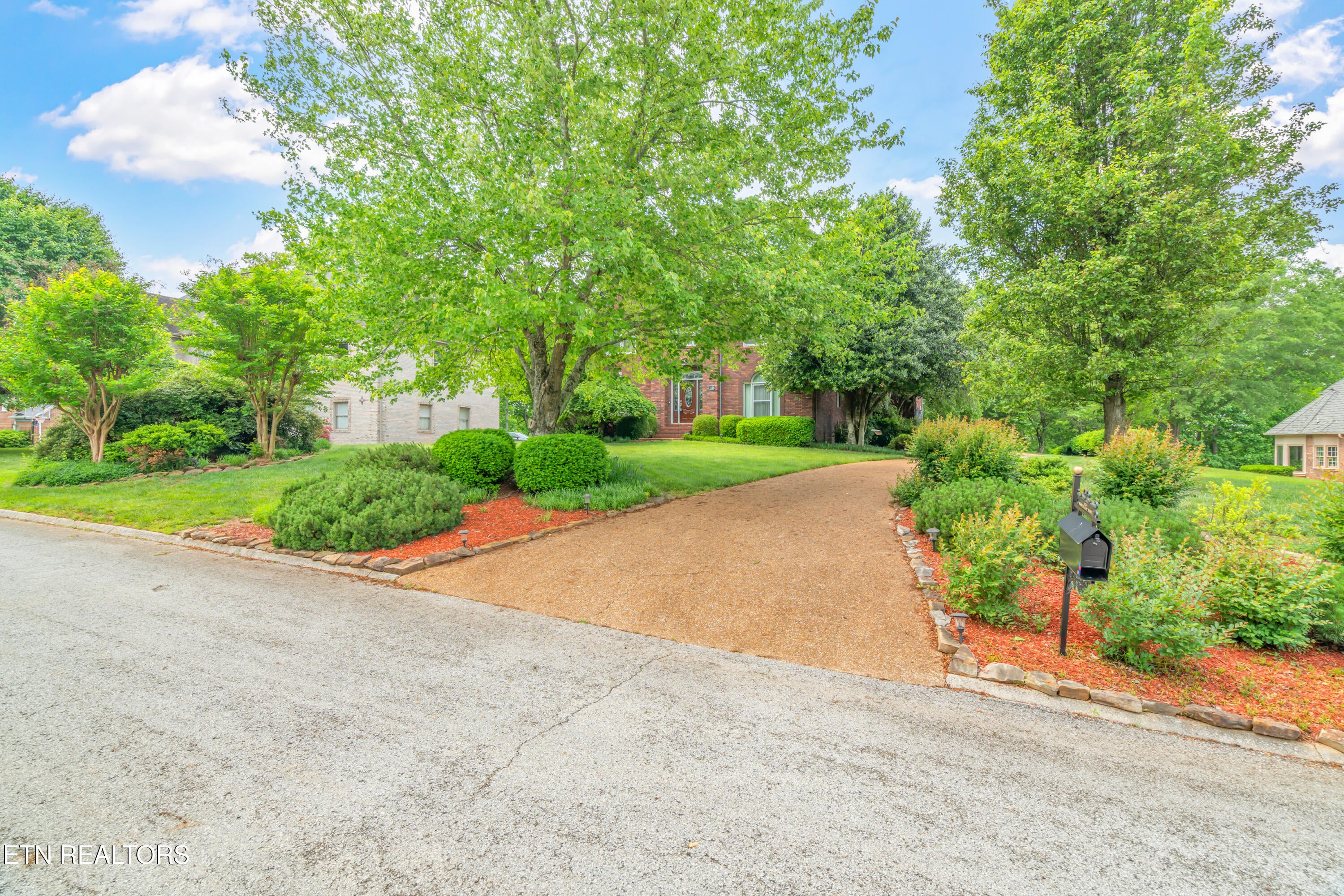 Kingston, Tennessee, 37763, United States, 3 Bedrooms Bedrooms, ,3 BathroomsBathrooms,Residential,For Sale,1762523