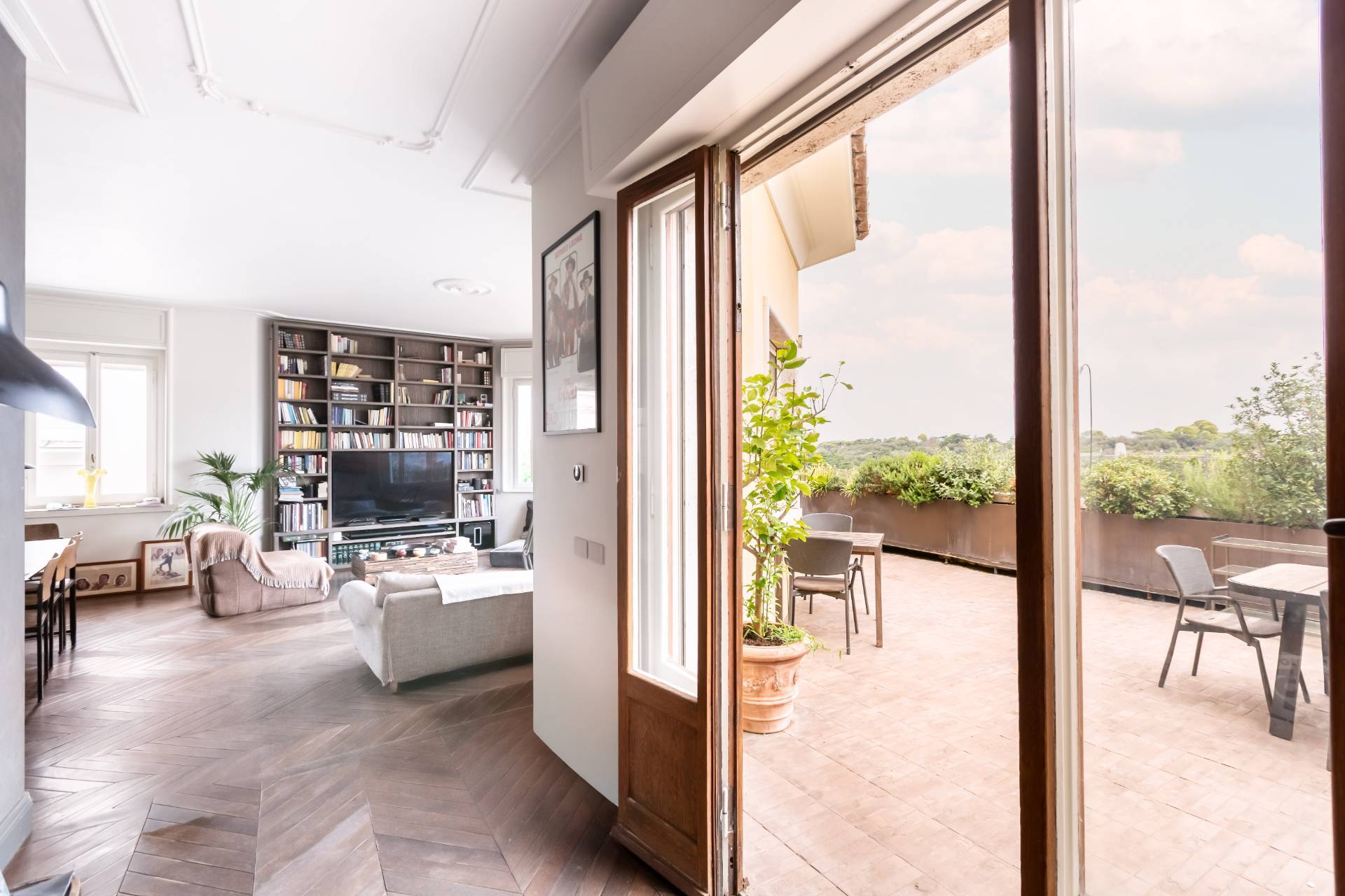 Roma, Roma, 00100, IT, 3 Bedrooms Bedrooms, ,4 BathroomsBathrooms,Residential,For Sale,1949736