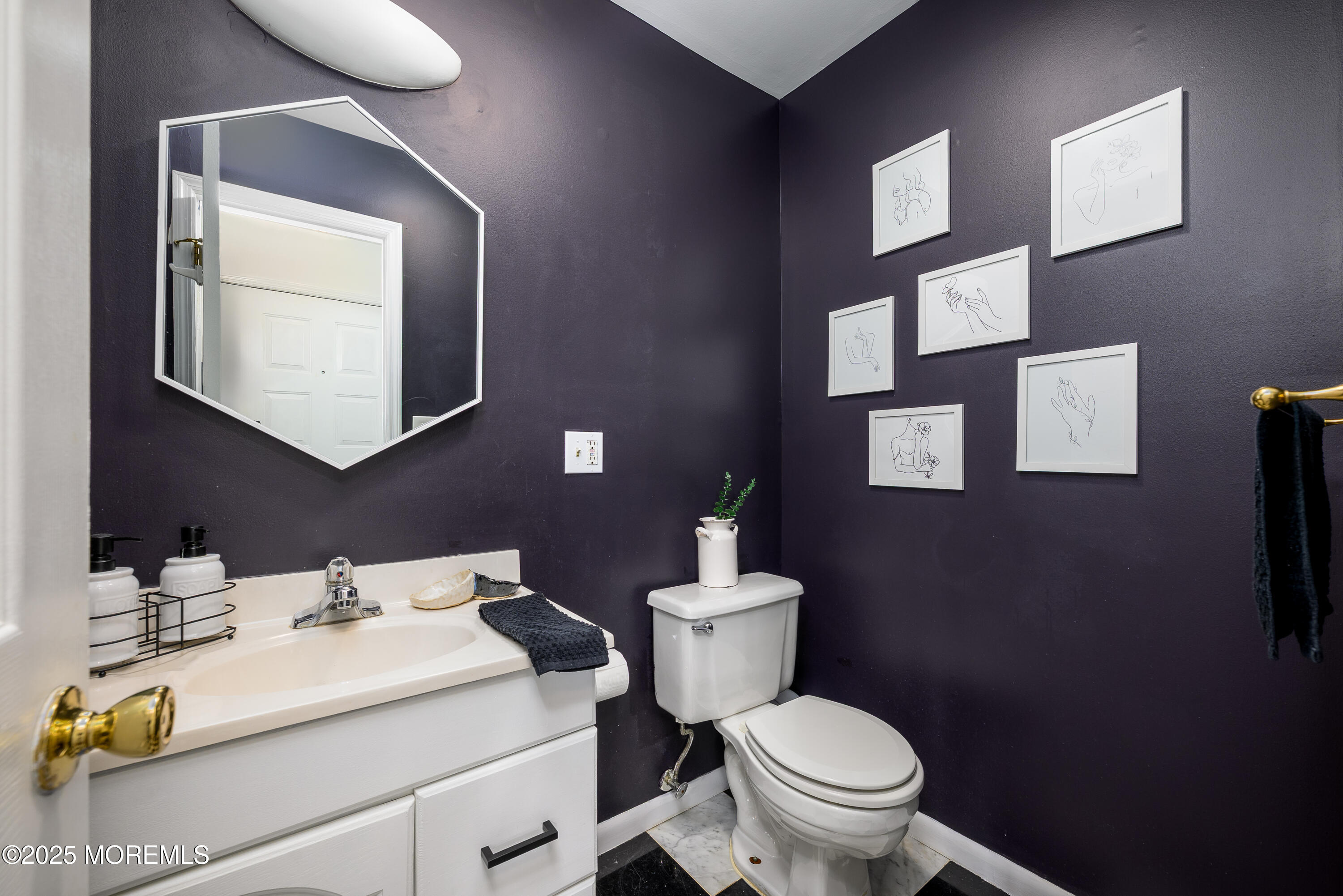 Red Bank, New Jersey, 07701, United States, 2 Bedrooms Bedrooms, ,3 BathroomsBathrooms,Residential,For Sale,1970602