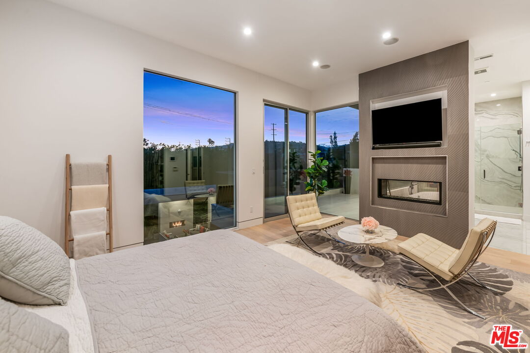 Los Angeles, California, 90046, United States, 5 Bedrooms Bedrooms, ,2 BathroomsBathrooms,Residential,For Sale,1829471