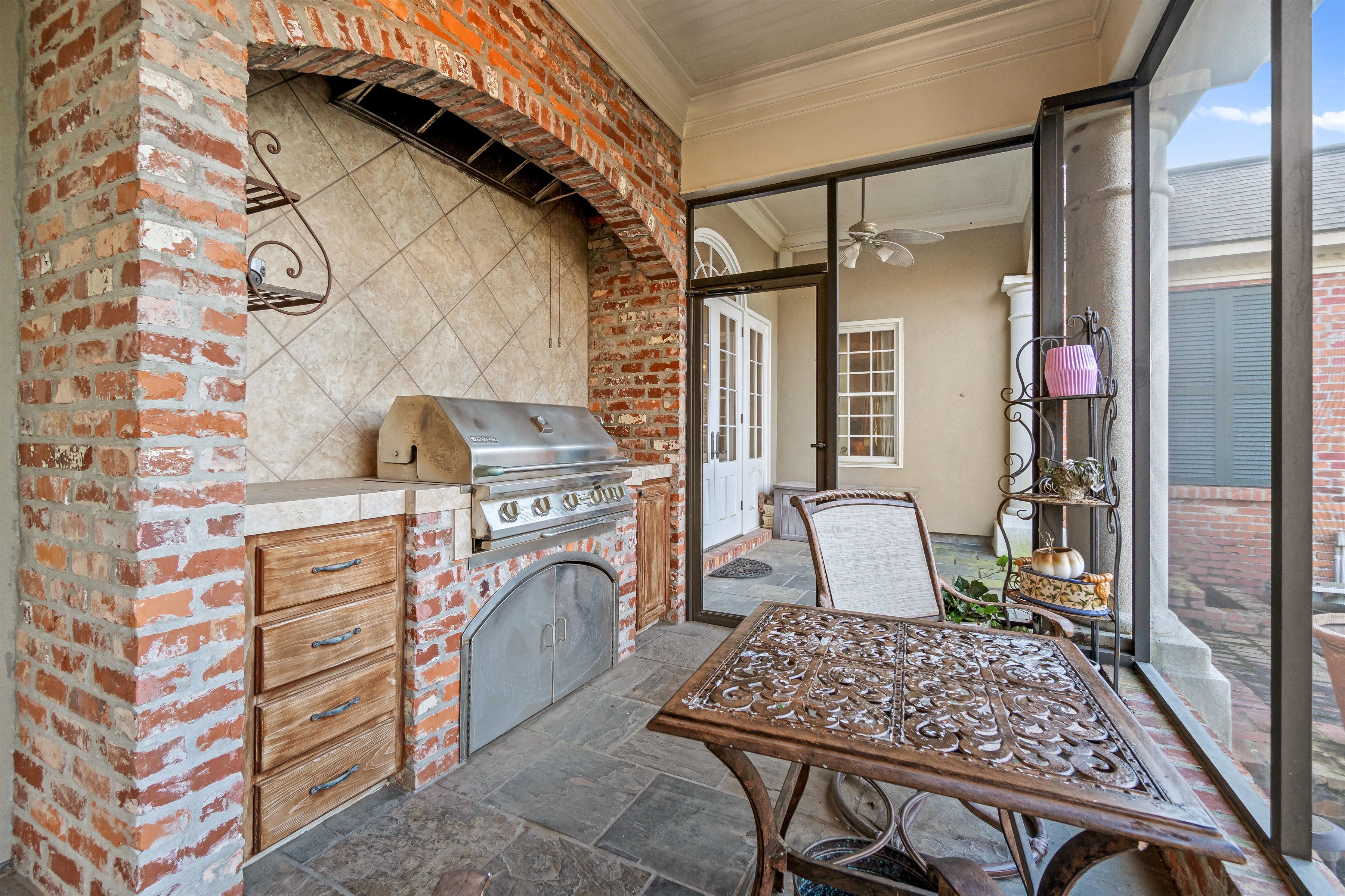 Baton Rouge, Louisiana, 70810, United States, 5 Bedrooms Bedrooms, ,6 BathroomsBathrooms,Residential,For Sale,2002046