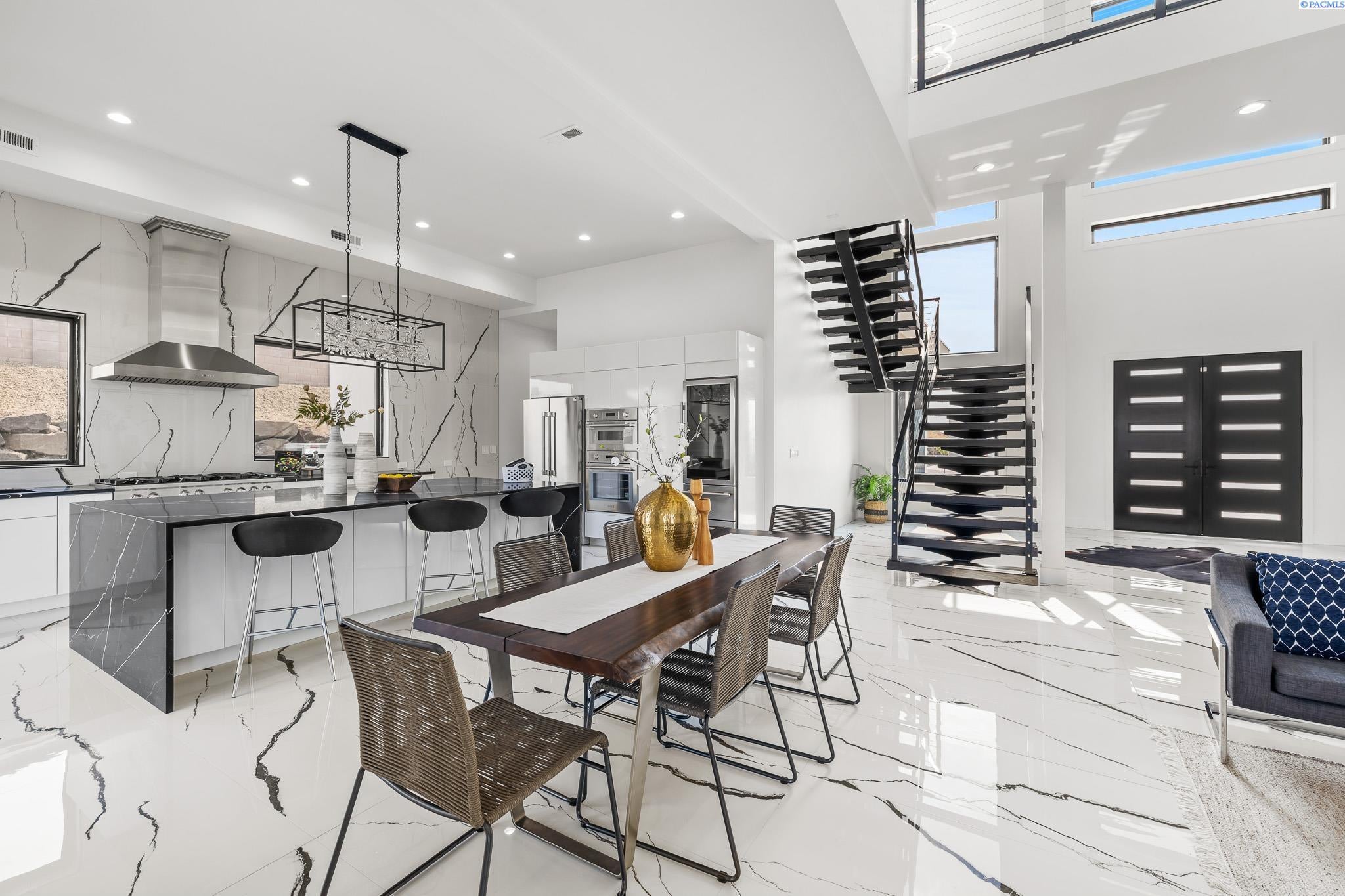 Kennewick, Washington, 99338, United States, 4 Bedrooms Bedrooms, ,6 BathroomsBathrooms,Residential,For Sale,1981644