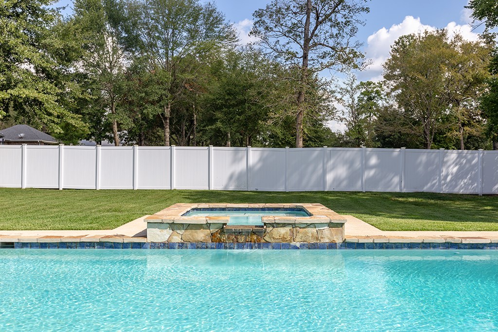 Lufkin, Texas, 75901, United States, 4 Bedrooms Bedrooms, ,5 BathroomsBathrooms,Residential,For Sale,1989881