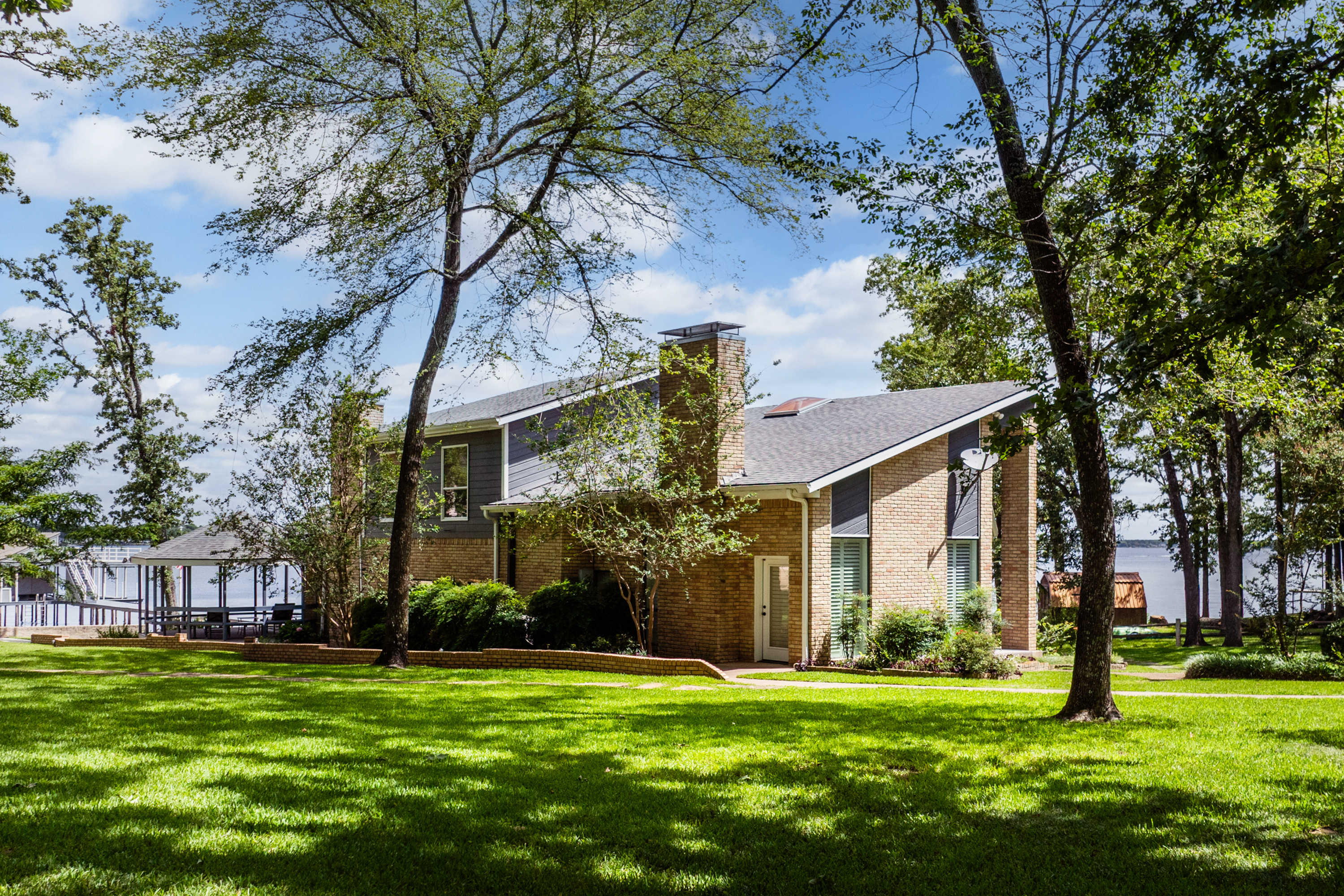  Waterfront Compound on 3.746 Acres at Cedar Creek Lake - 物件實景