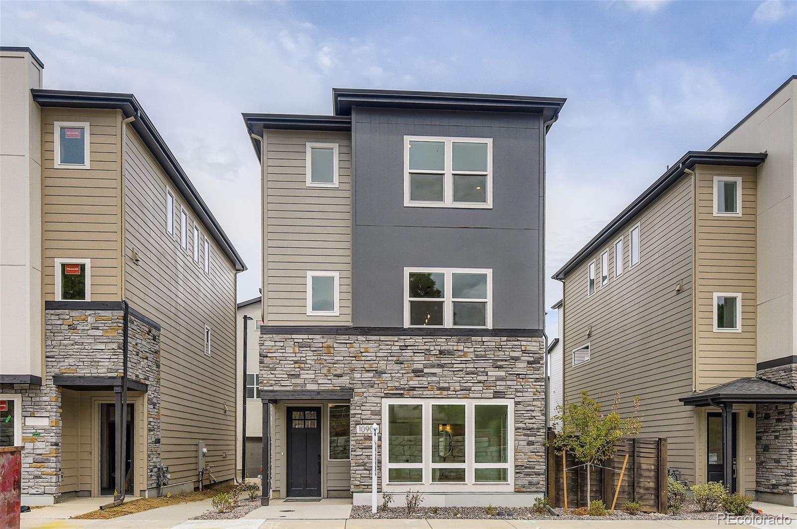 Englewood, Colorado, 80112, United States, 3 Bedrooms Bedrooms, ,4 BathroomsBathrooms,Residential,For Sale,1912671
