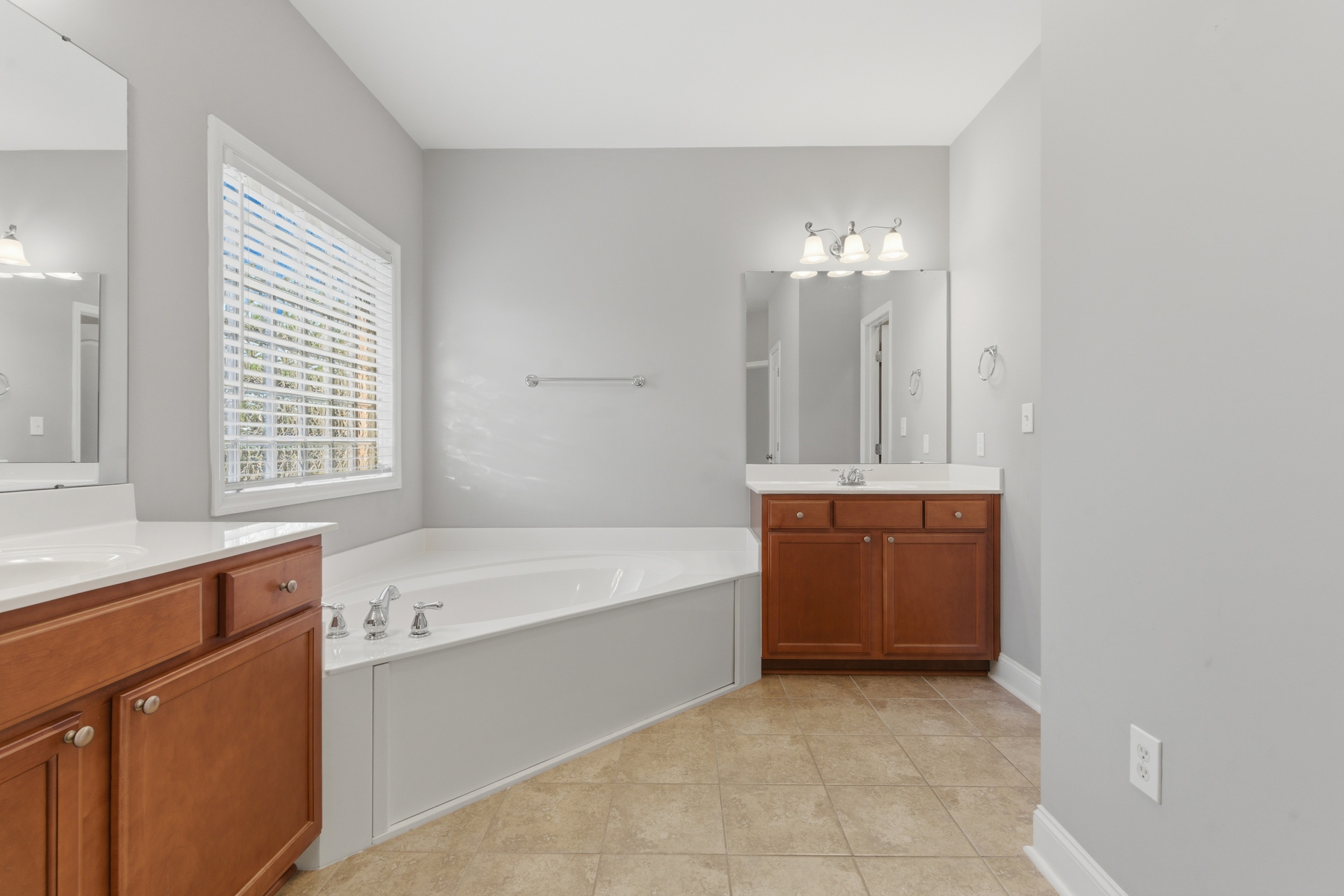  7320 Sanctuary Cove Drive SE - 物件實景