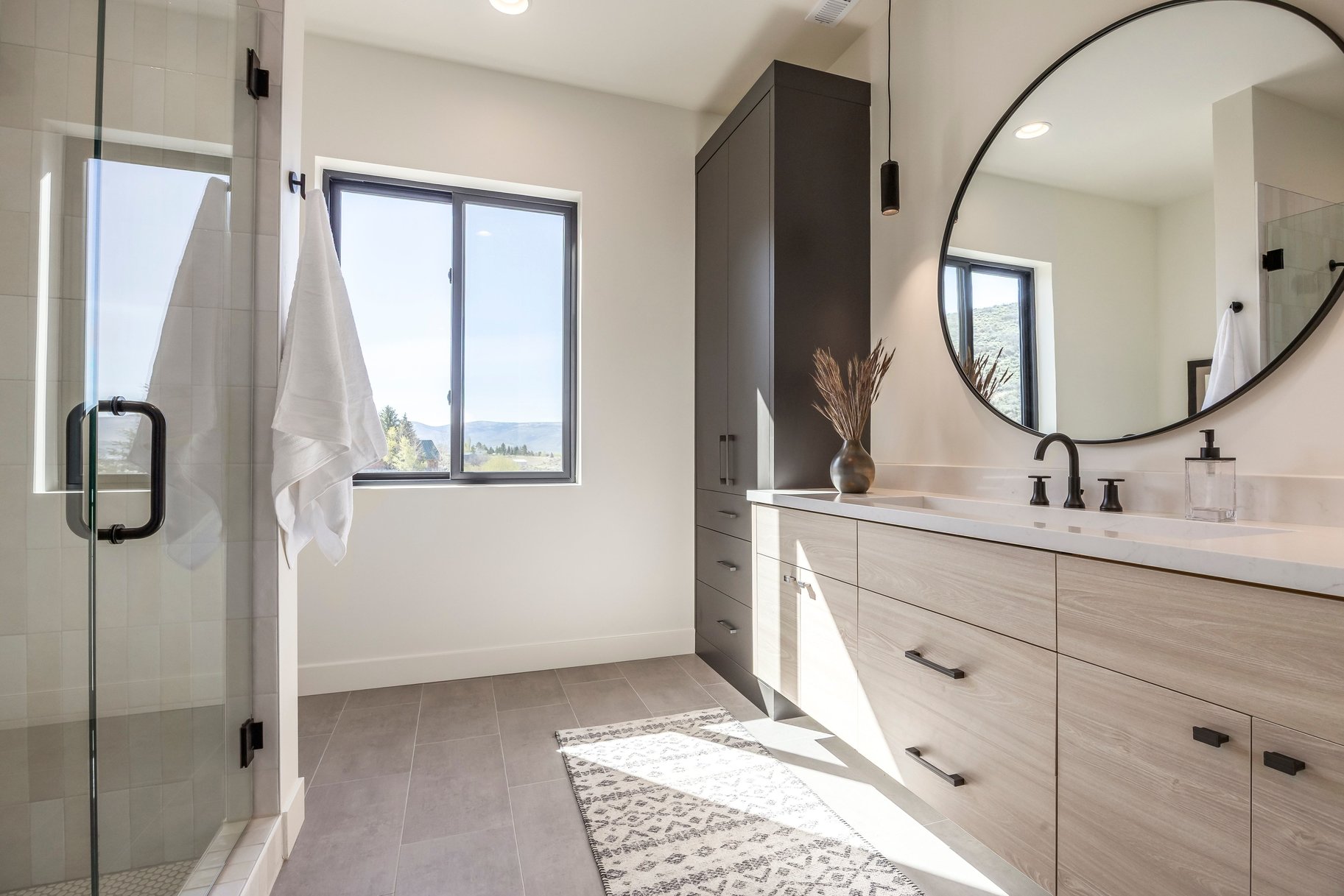  Upgraded Luxury Living with Panoramic Mountain Views - 物件實景