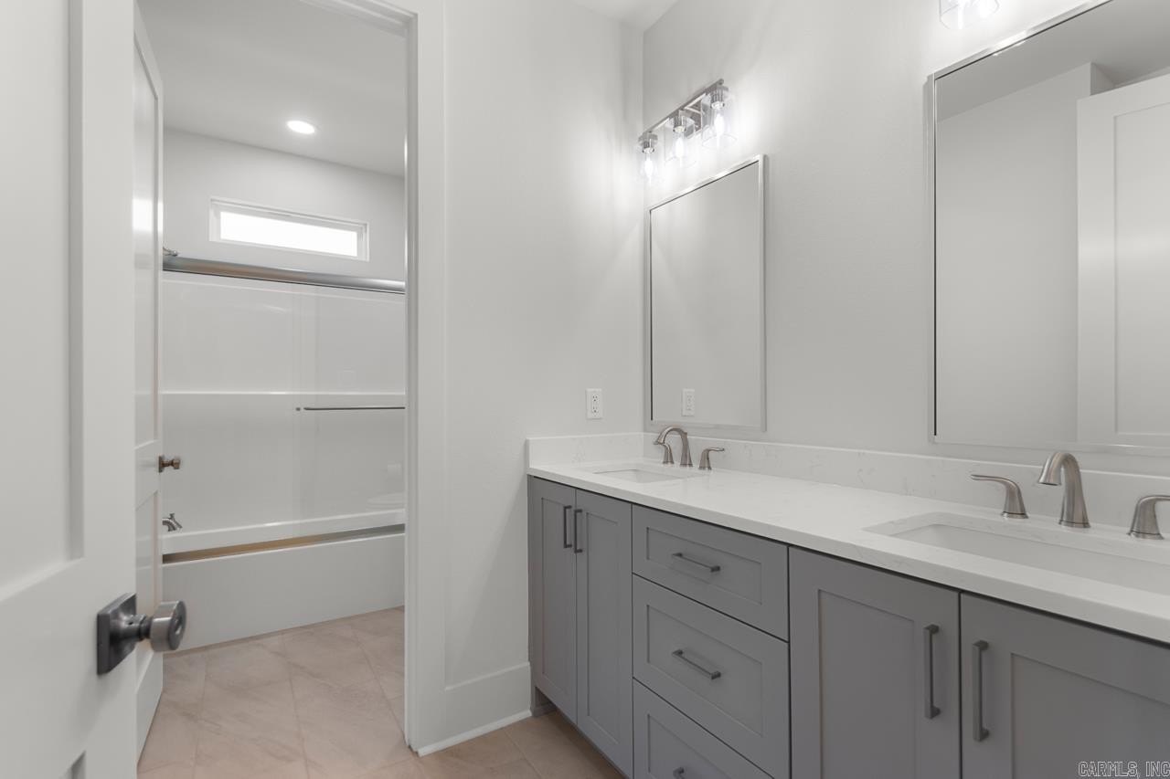 Benton, Arkansas, 72019, United States, 5 Bedrooms Bedrooms, ,4 BathroomsBathrooms,Residential,For Sale,1982699