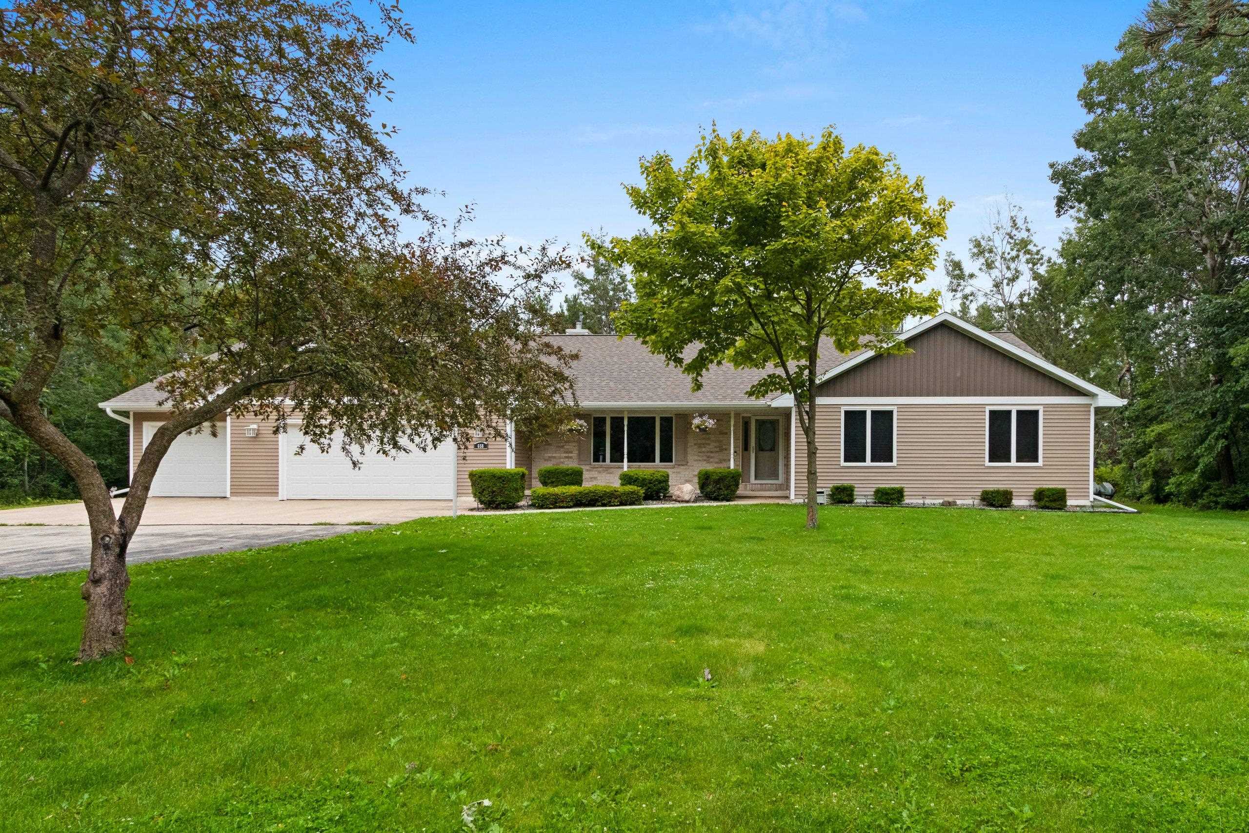 DE PERE, Wisconsin, 54115, United States, 3 Bedrooms Bedrooms, ,4 BathroomsBathrooms,Residential,For Sale,1912239