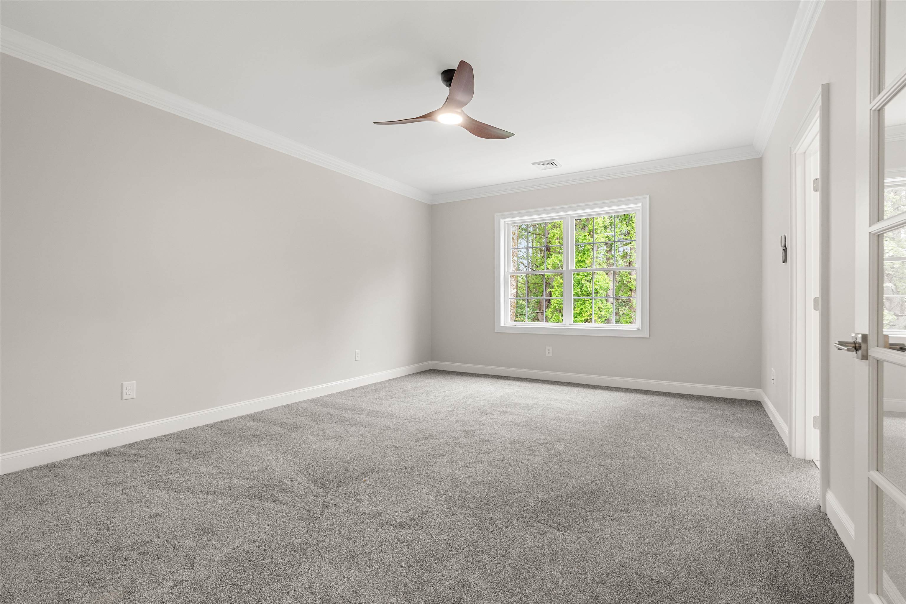 Hooksett, New Hampshire, 03106, United States, 4 Bedrooms Bedrooms, ,3 BathroomsBathrooms,Residential,For Sale,1895985