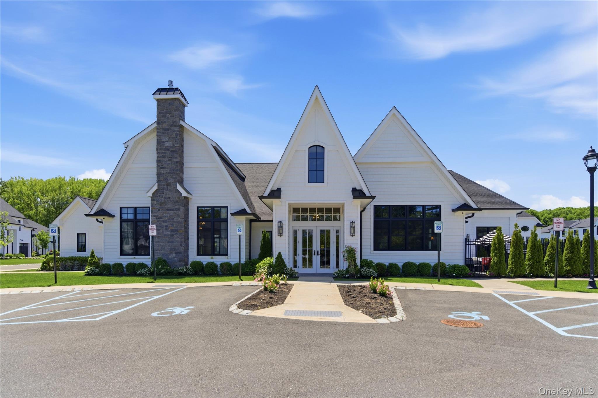 102 Three Ponds Lane E, Woodbury, NY, 11797 - 物件實景