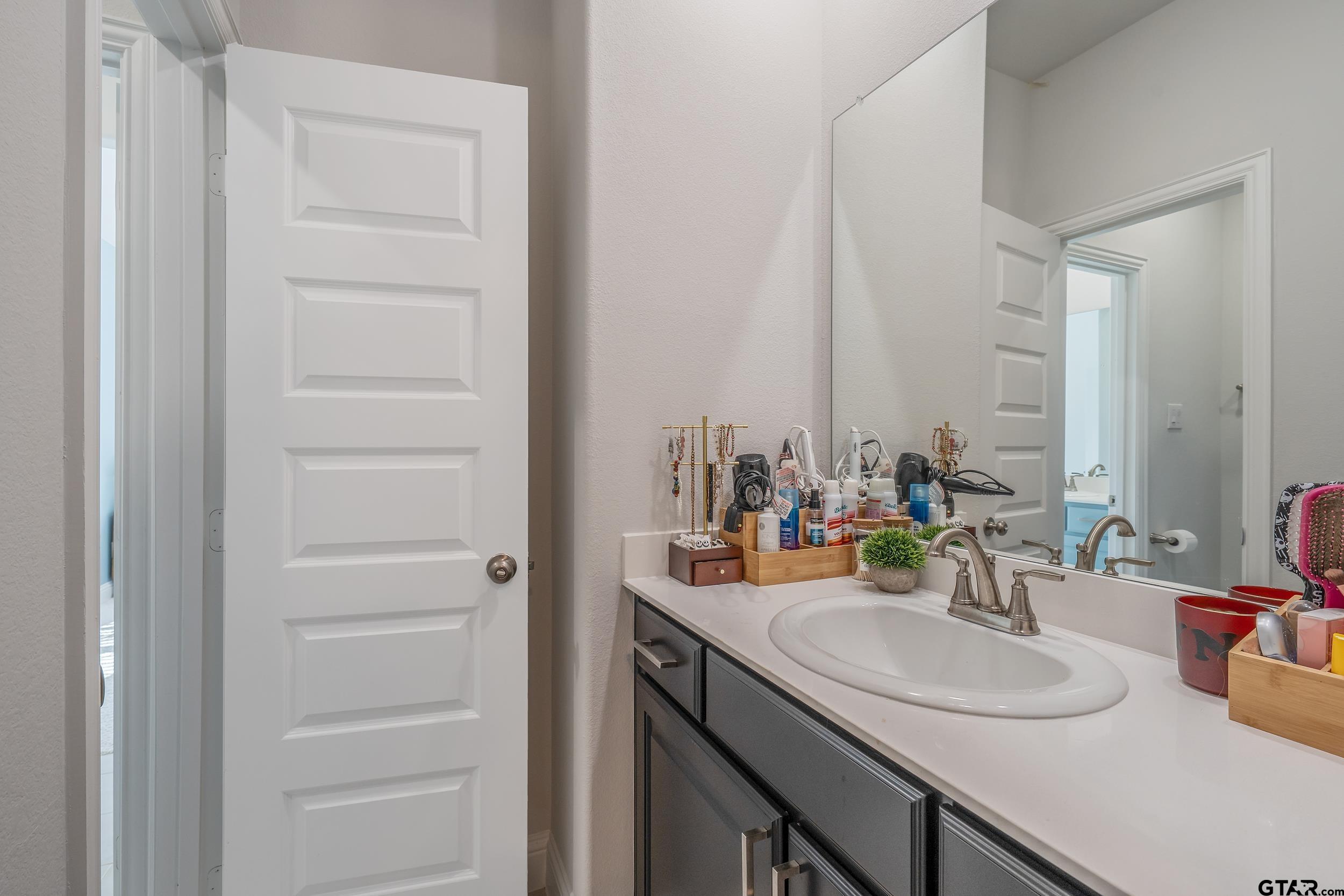 Canton, Texas, 75103, United States, 4 Bedrooms Bedrooms, ,4 BathroomsBathrooms,Residential,For Sale,1999684