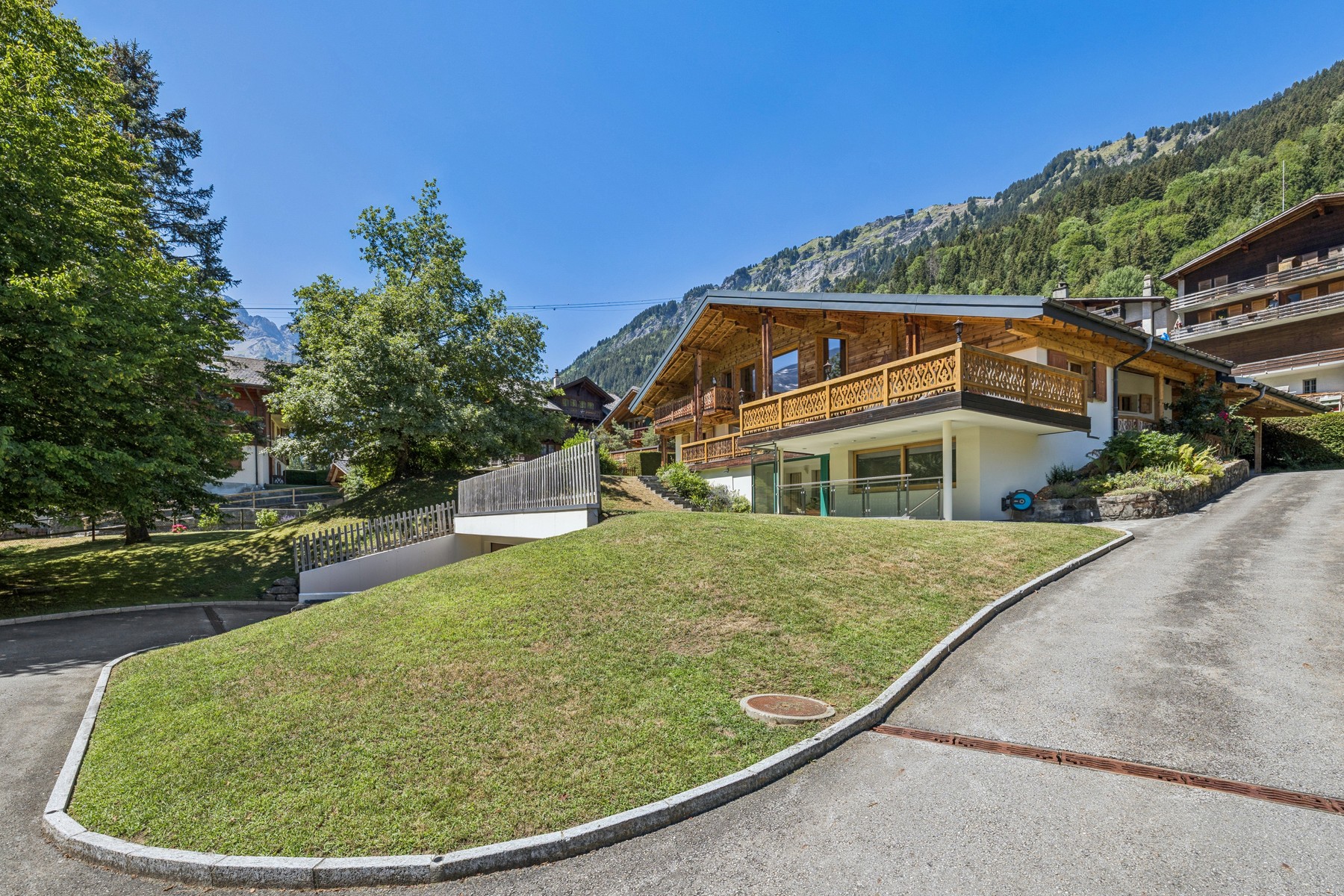 EXCLUSIVE - UNIQUE CHALET - VILLAGE CENTER on 2,000 m² of land - 物件實景