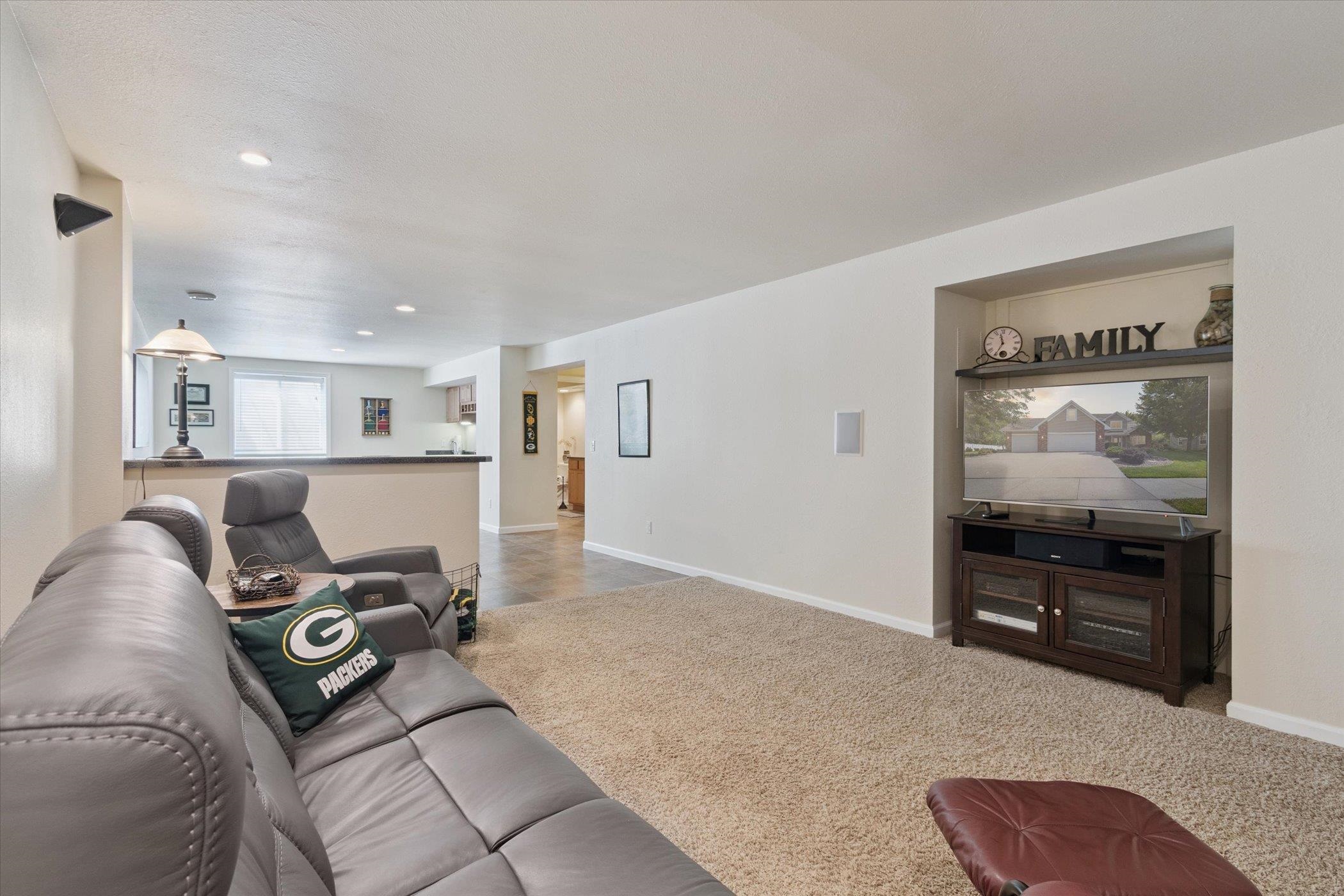 Janesville, Wisconsin, 53546, United States, 3 Bedrooms Bedrooms, ,4 BathroomsBathrooms,Residential,For Sale,1978617