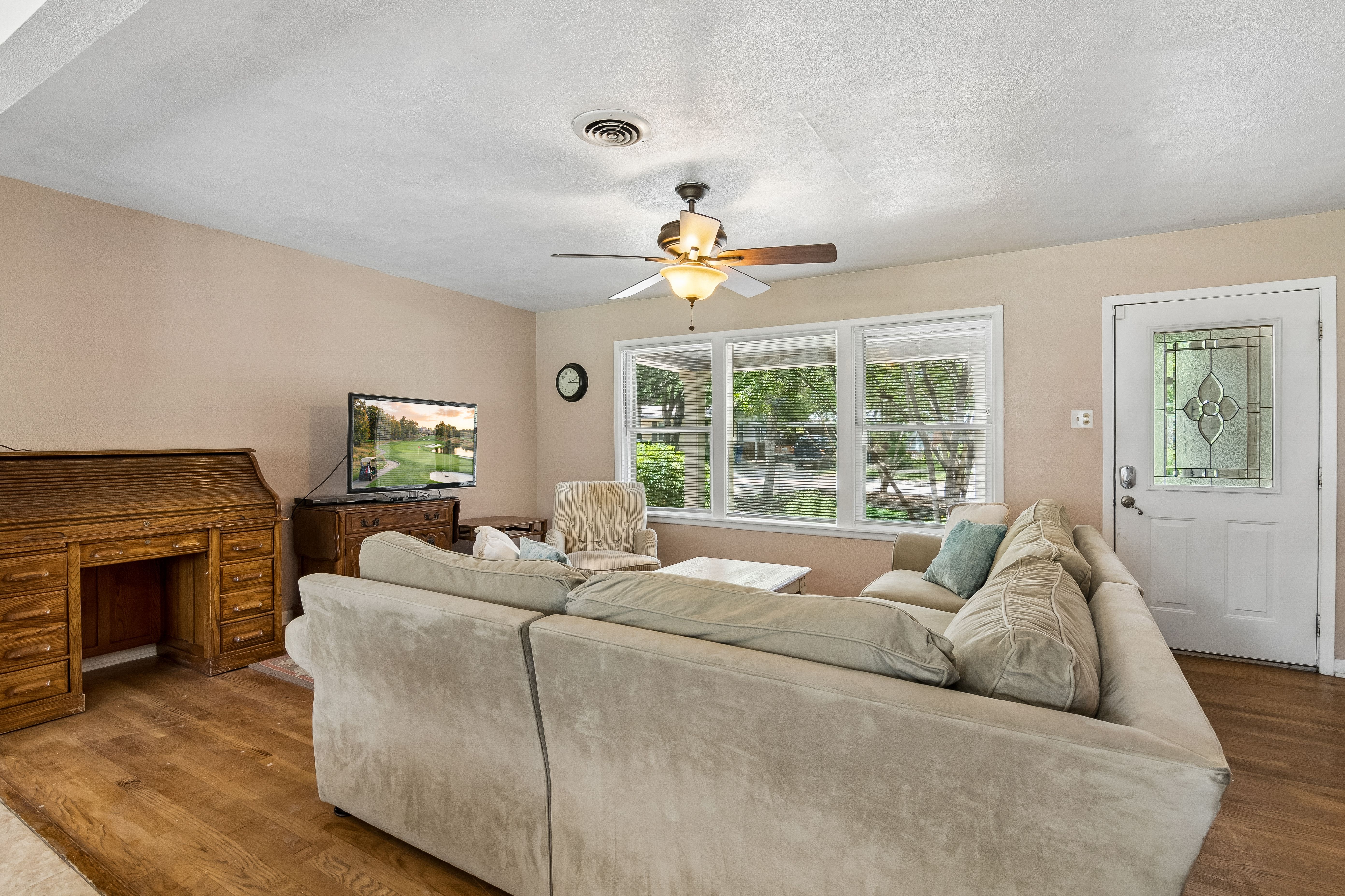  Beautifully Updated Home with Spacious Backyard - 物件實景