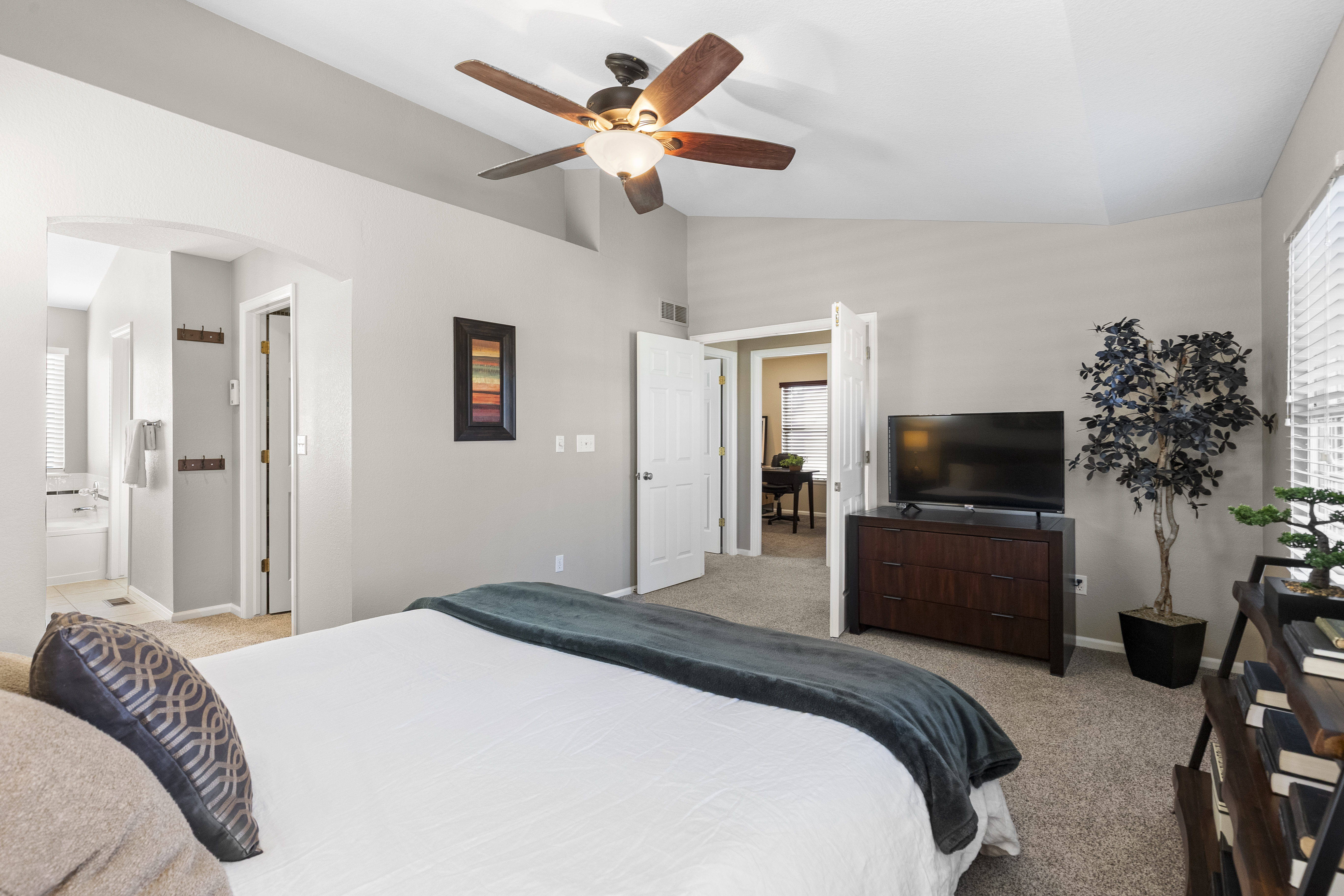  PRIME LOWRY LOCATION  UPDATED & METICULOUSLY MAINTAINED - 物件實景