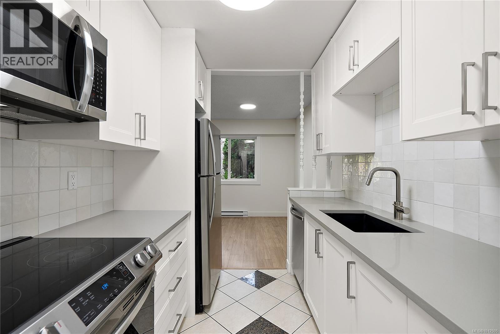 ESQUIMALT, British Columbia, V9A 3N4, CA, 3 Bedrooms Bedrooms, ,1 BathroomBathrooms,Residential,For Sale,1950228