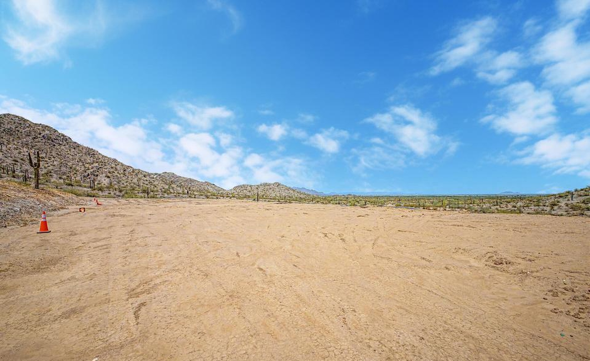  12608 N Sleeping Coyote Drive  Oro Valley, AZ - 物件實景