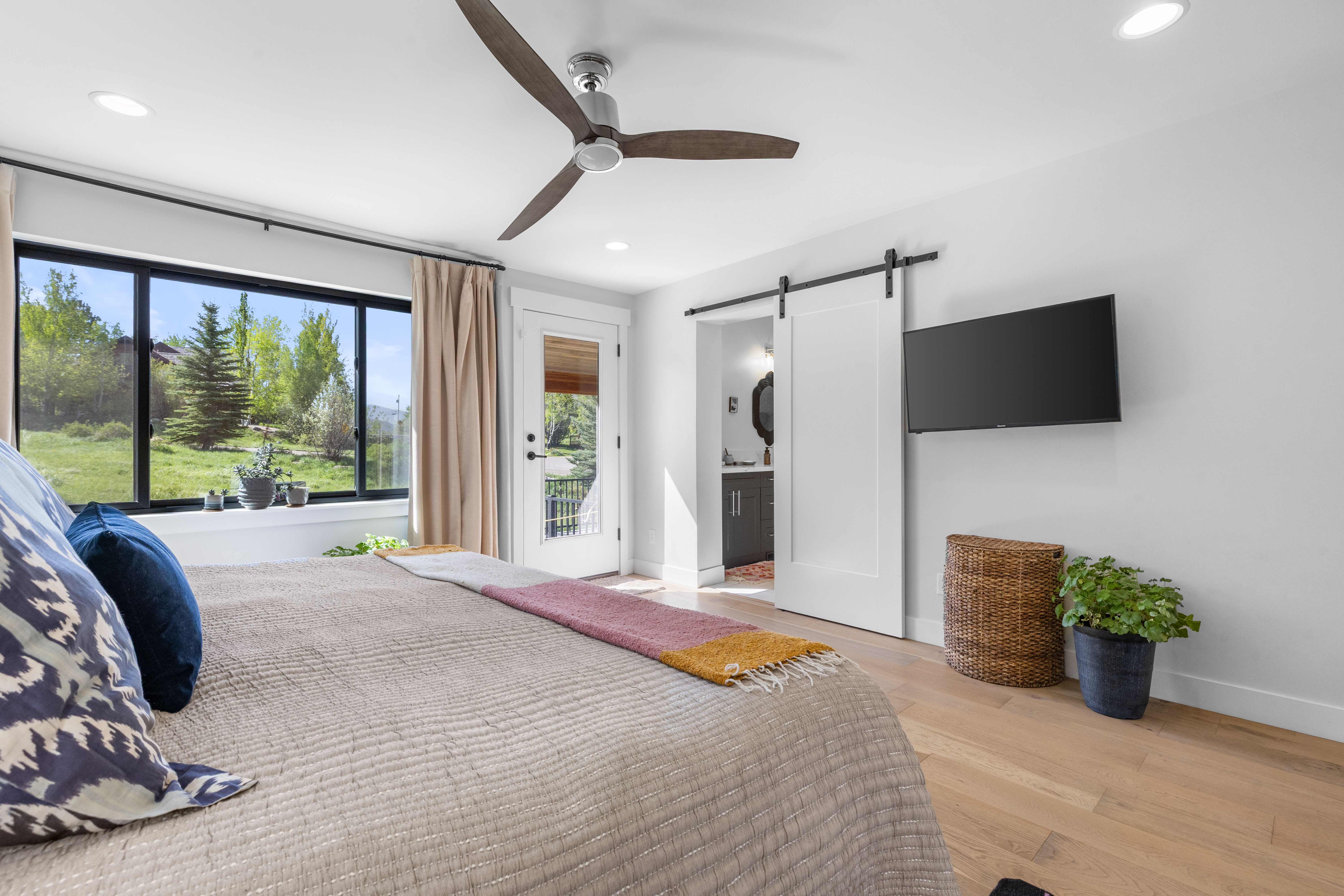  MODERN FISH CREEK AREA HOME - 物件實景