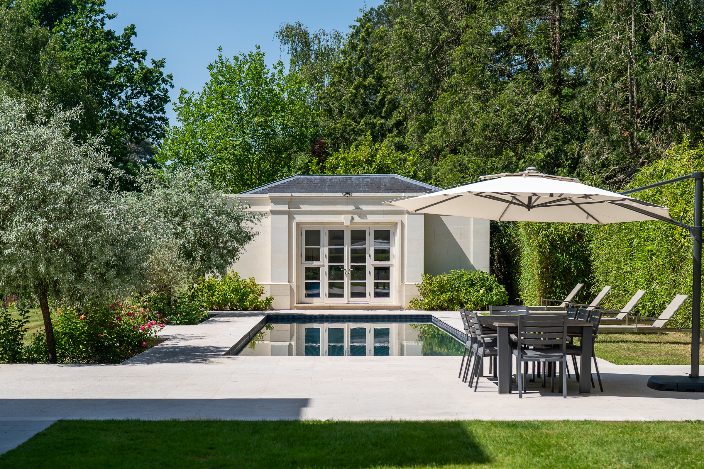  Grand Proportions and Private Gardens on the Wentworth Estate - 物件實景